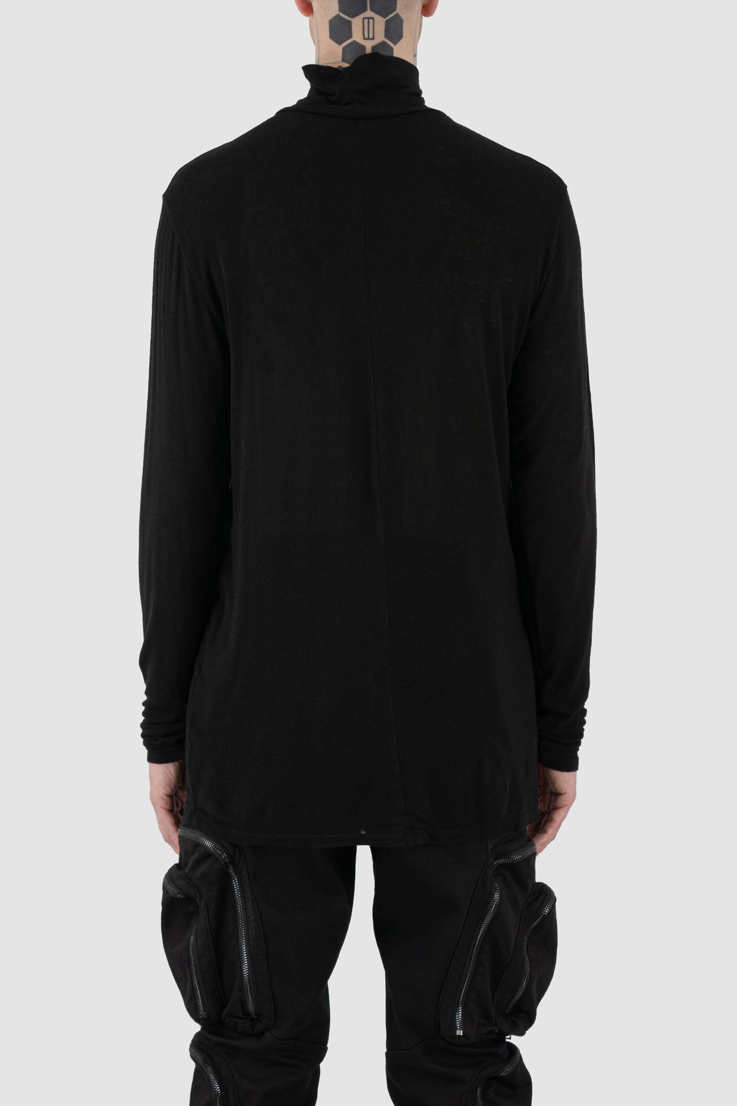 La Haine Inside Us - back view of black high neck wool and viscose blend sweater for men from the FW24 collection with extra long sleeves, center back seam and a light and soft touch.