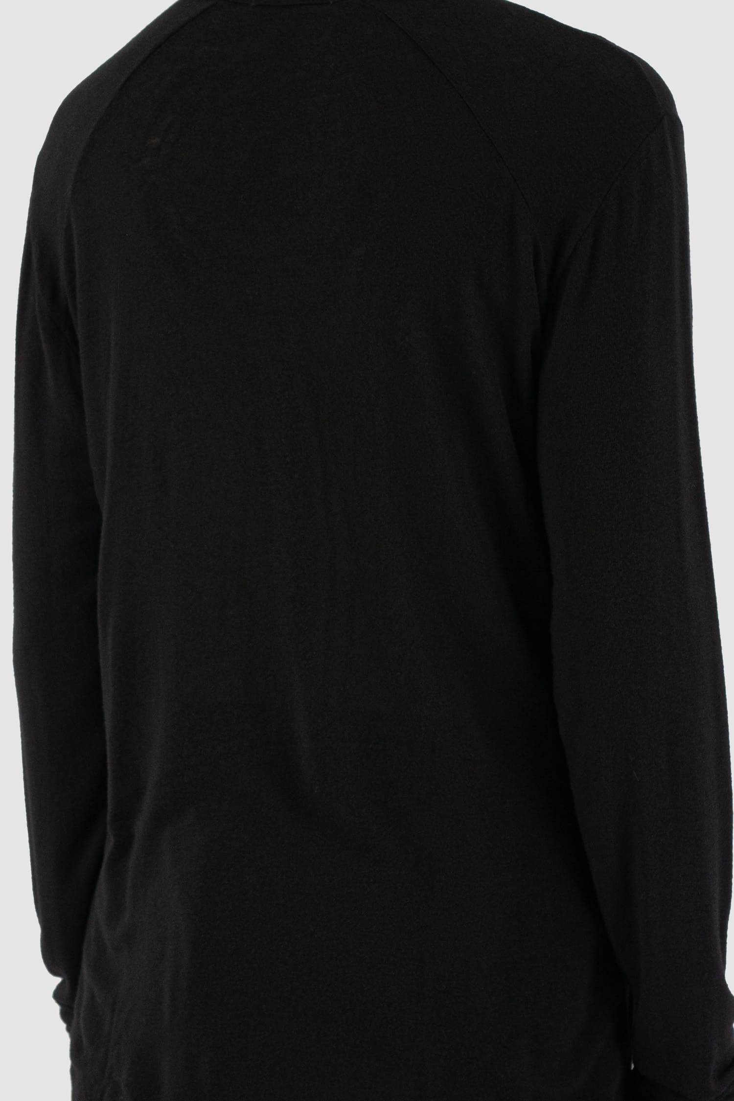 La Haine Inside Us - back detail view of black thin wool and viscose blend sweater for men from the FW24 collection with extra-long sleeves, a round neckline and a light and soft feel.
