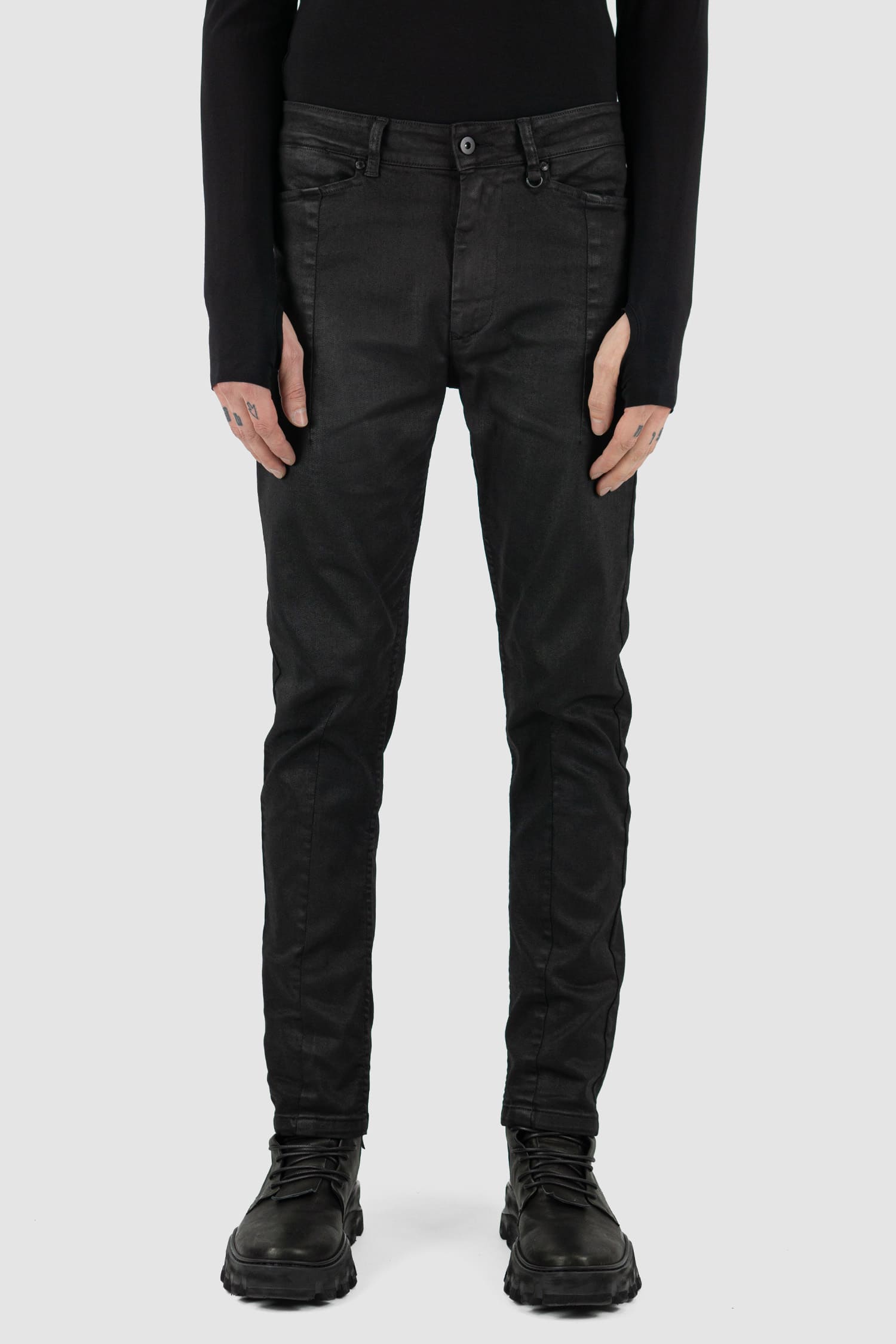 Leon Louis - Front view of black waxed dart cut denim jeans, five pockets, slim fit, men's Permanent Collection.
