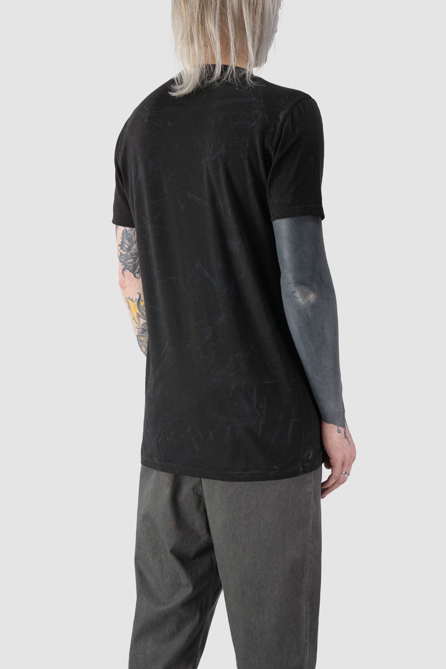 MD75 - back side view of black Abstract Print and Dyed Short Sleeve T-Shirt