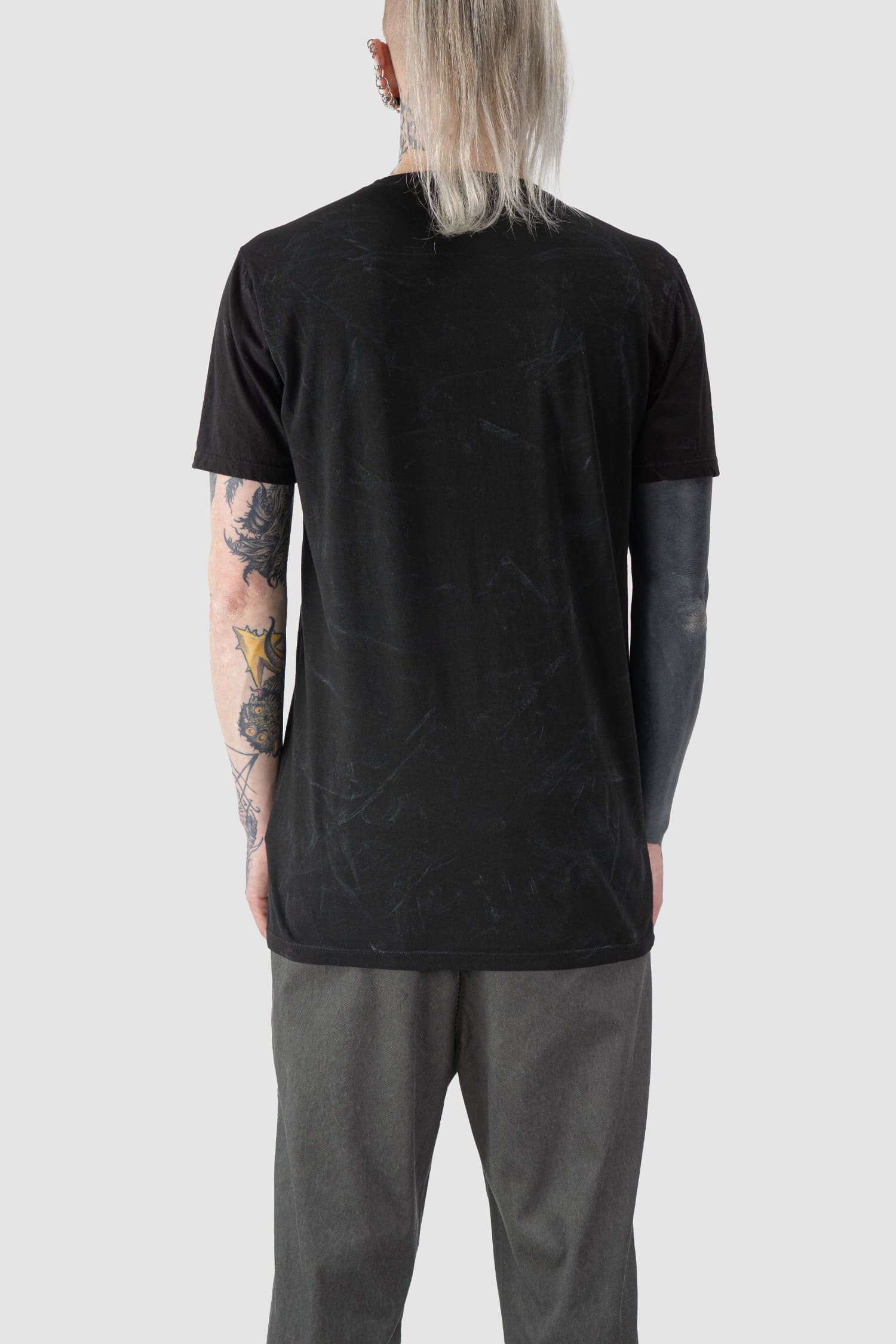 MD75 - back view of black Abstract Print and Dyed Short Sleeve T-Shirt