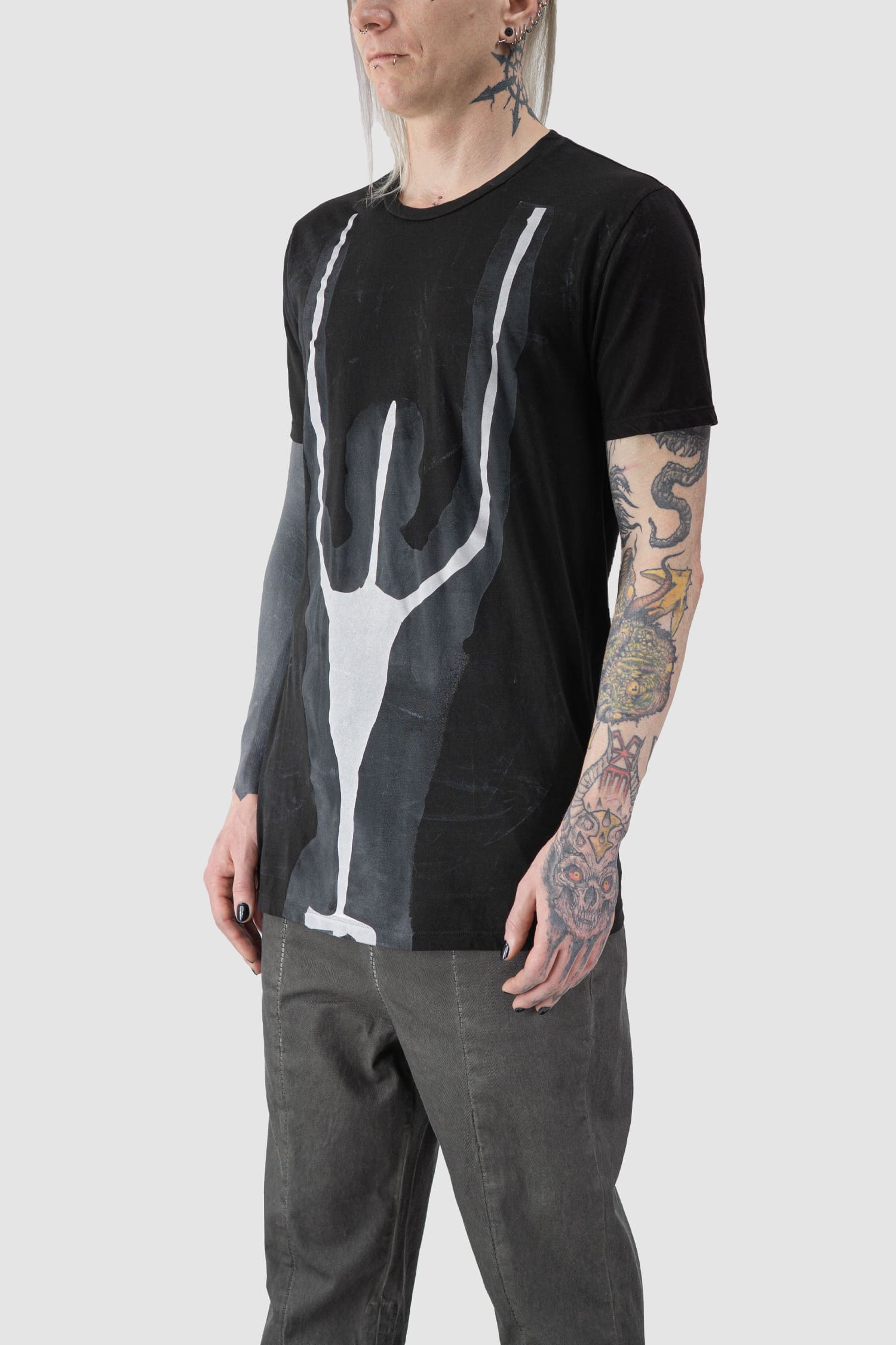 MD75 - front side view of black Abstract Print and Dyed Short Sleeve T-Shirt