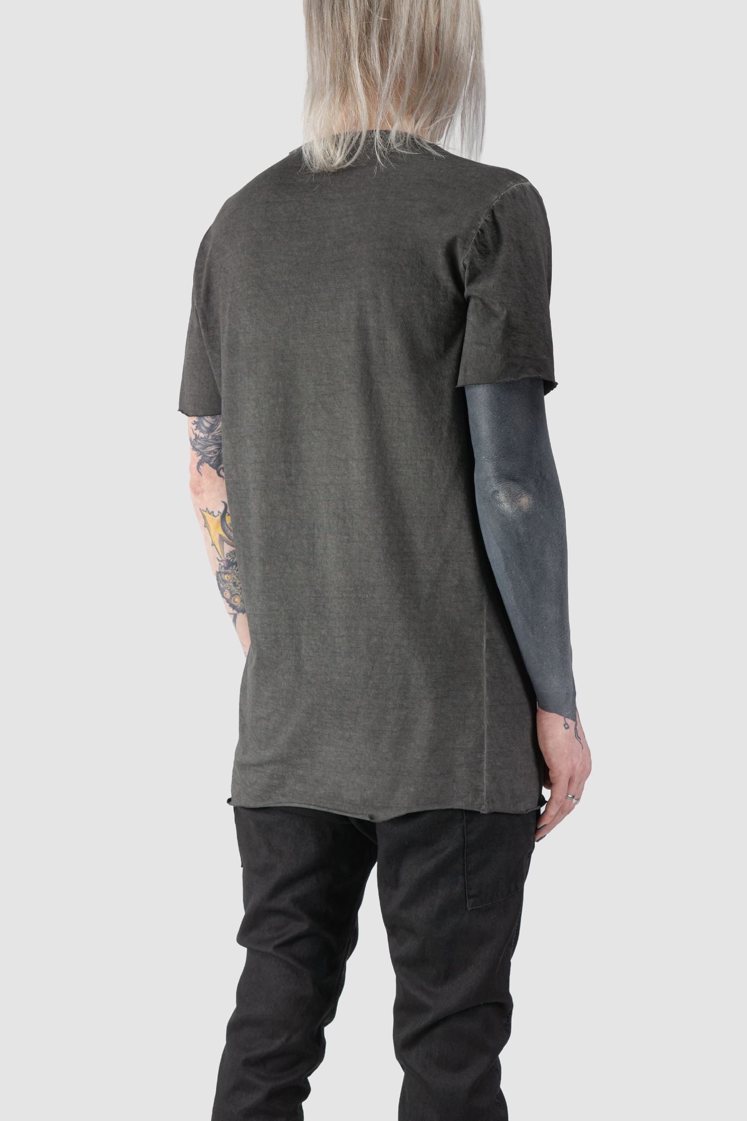 MD75 - back side view of grey Lightweight Washed Cotton Slim Fit T-Shirt