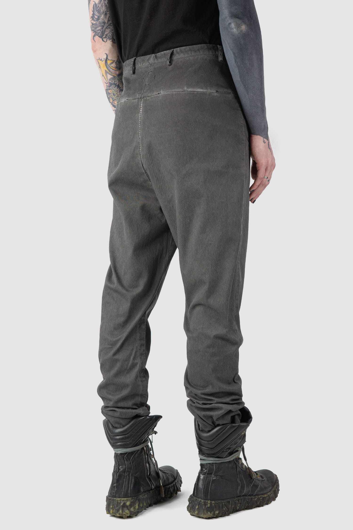 MD75 - back side view of grey Raffable Low Crotch Stretch Cotton Trousers
