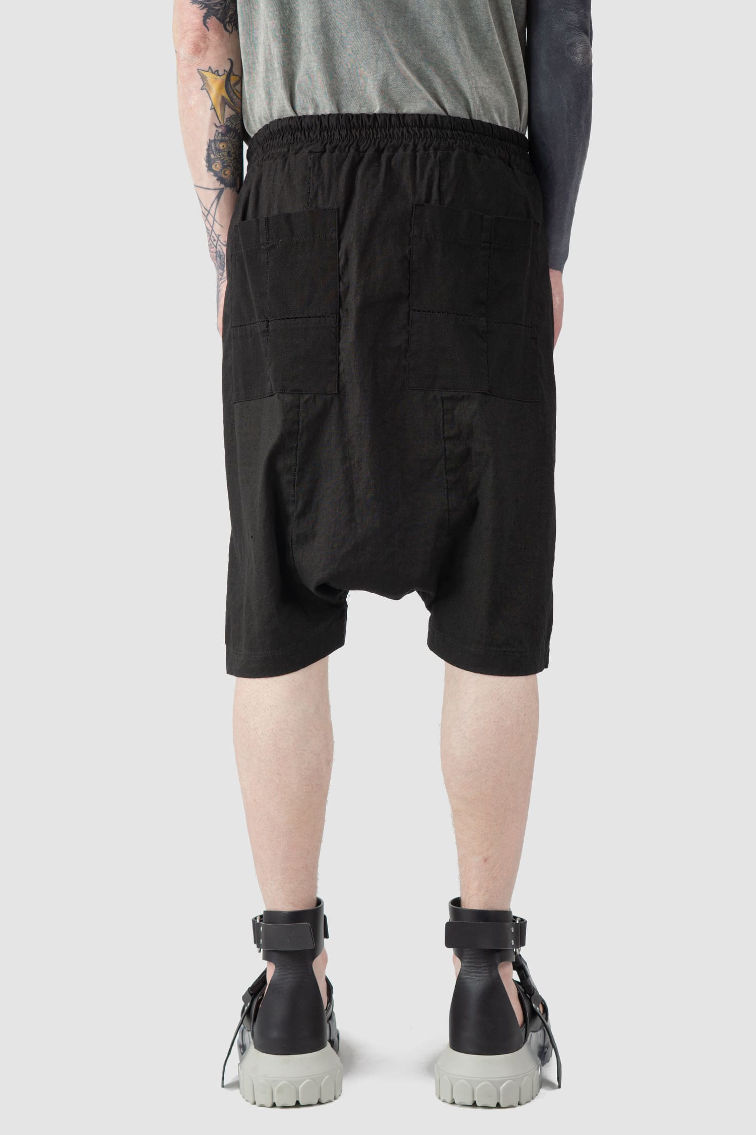 MD75 - back view of black Relaxed Fit Linen Shorts with Deep Crotch
