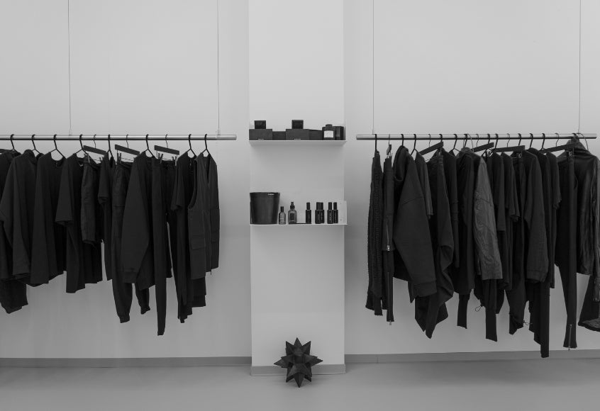 Mono-Krom Gallery - Perfume Desk Store Leipzig