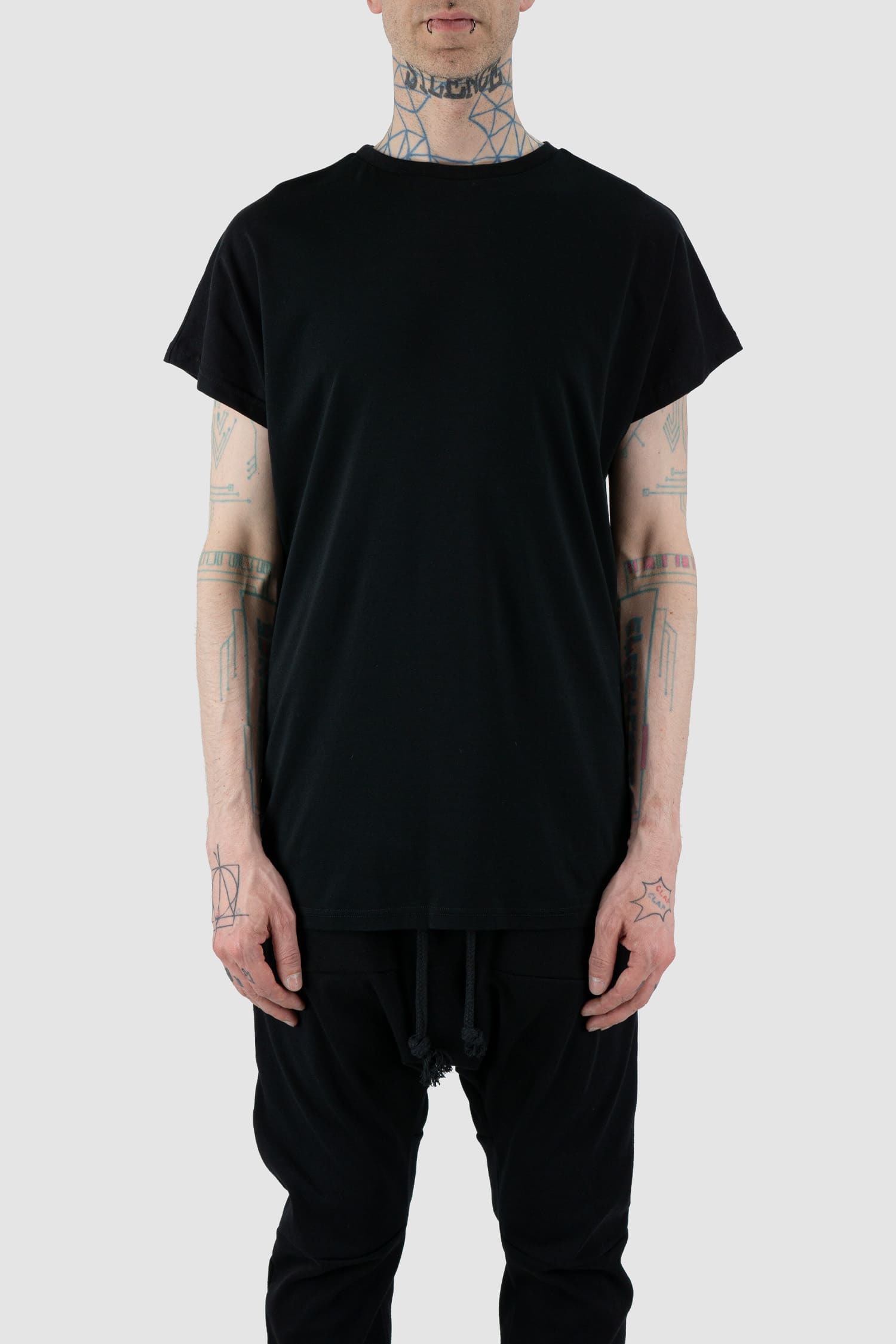 Obectra Studio - Front view of Black Cotton Mint T-shirt with raglan shoulders, round neck detail, regular fit, Permanent Collection.