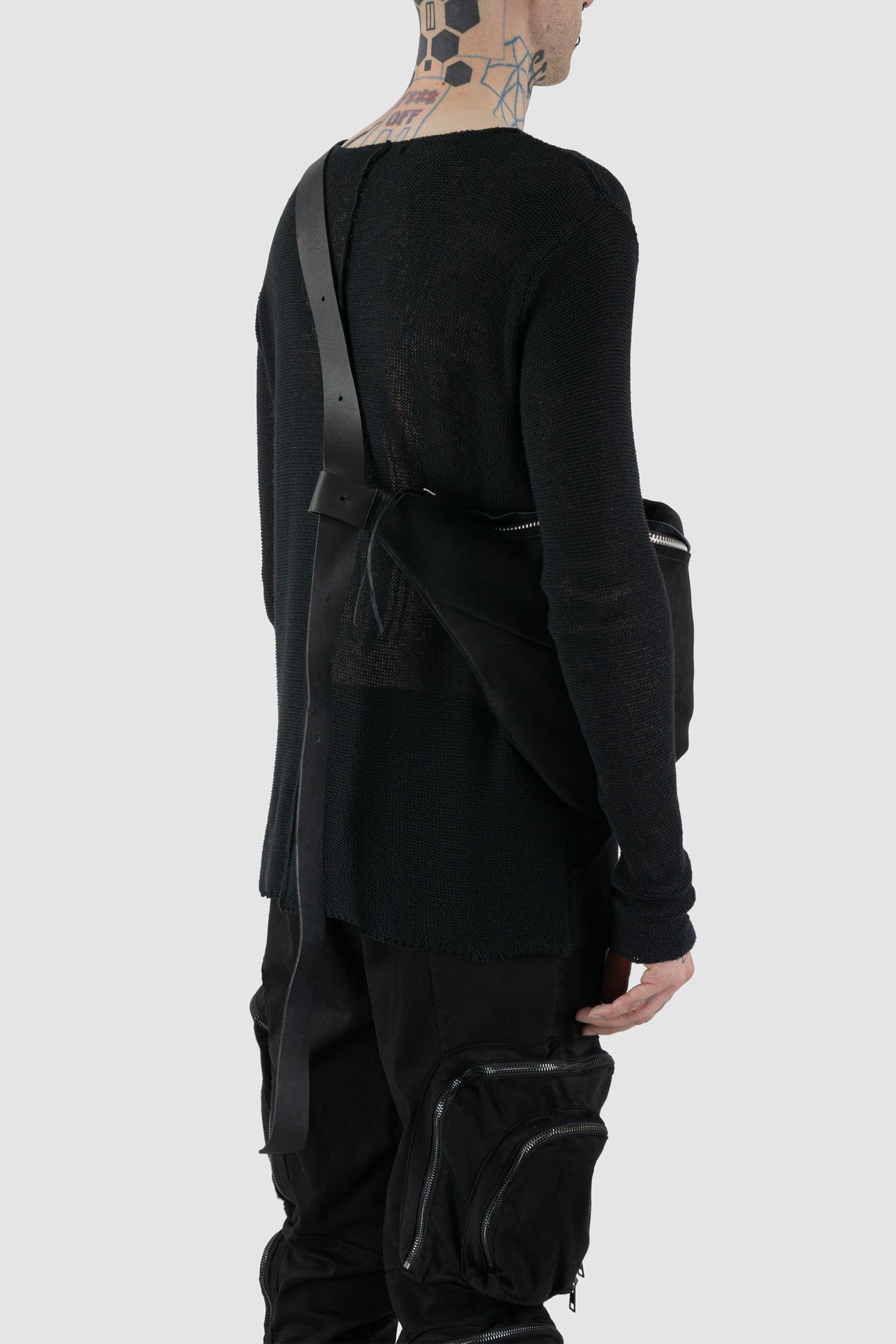 Werkschwarz - Model back view of black big nubuck leather cross body bag Werk 12N is the perfect versatile fanny pack from the Permanent collection. It features a silky sanded finish, metal rivets, and a spiral zip closure, combining style with functionality.