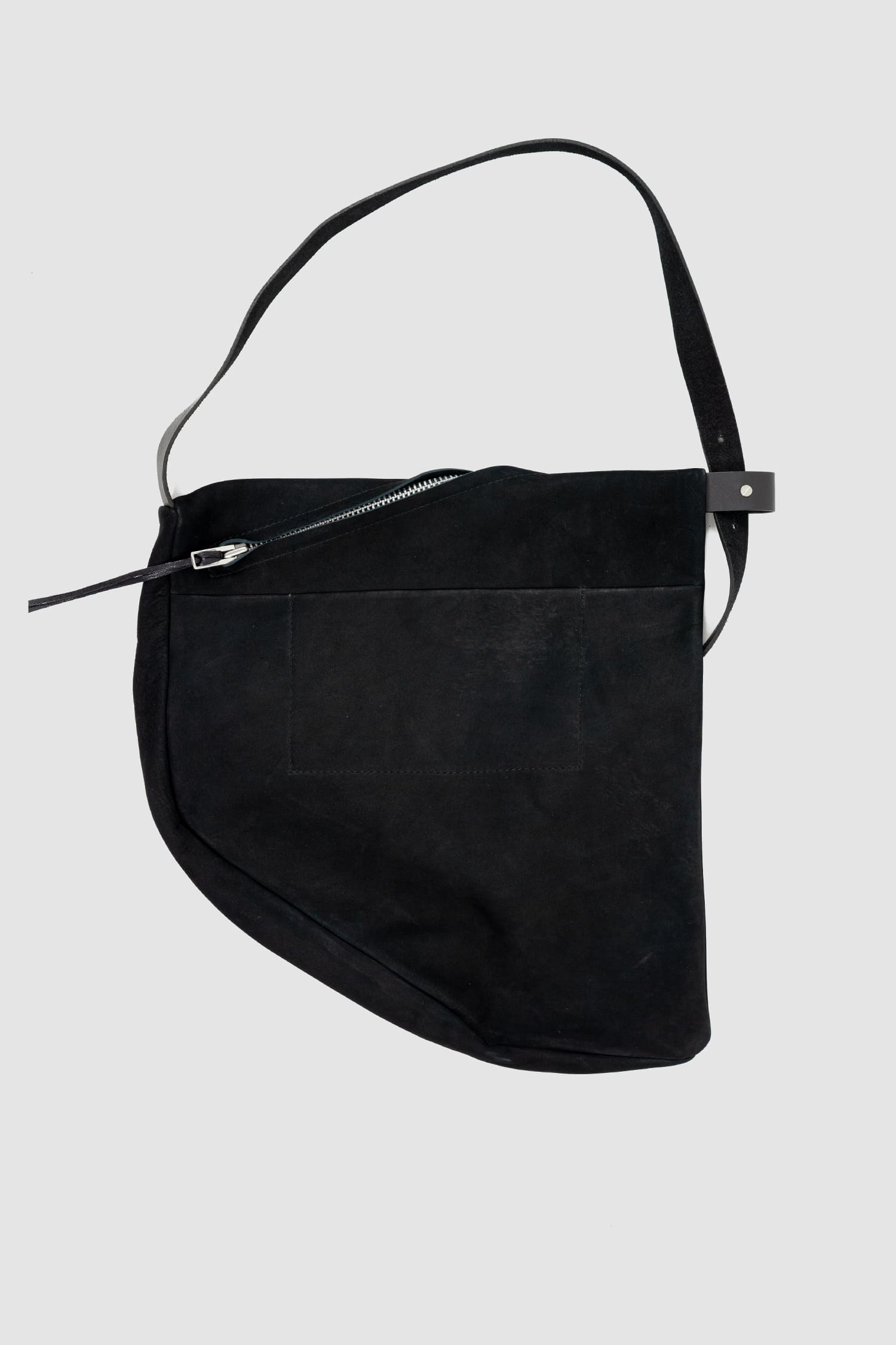 Werkschwarz - Back view of black nubuck leather one-shoulder pack bag Werk 40N, the best all-rounder for everyday use from the Permanent collection. It has a silky waxed surface, a large YKK spiral zipper and an inside pocket.