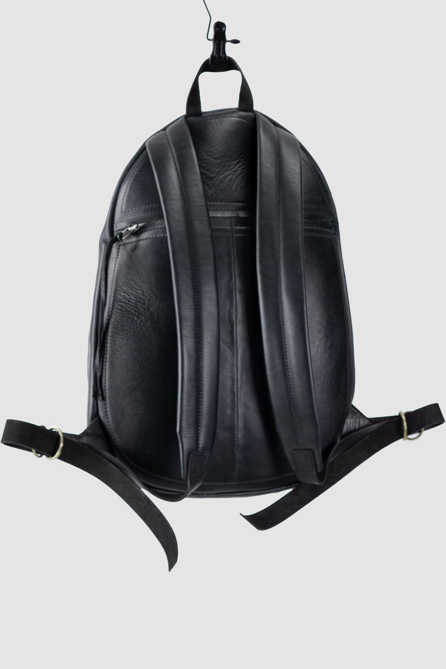 Werkschwarz - back view of the black Polished Cow Leather Backpack Werk 1P.