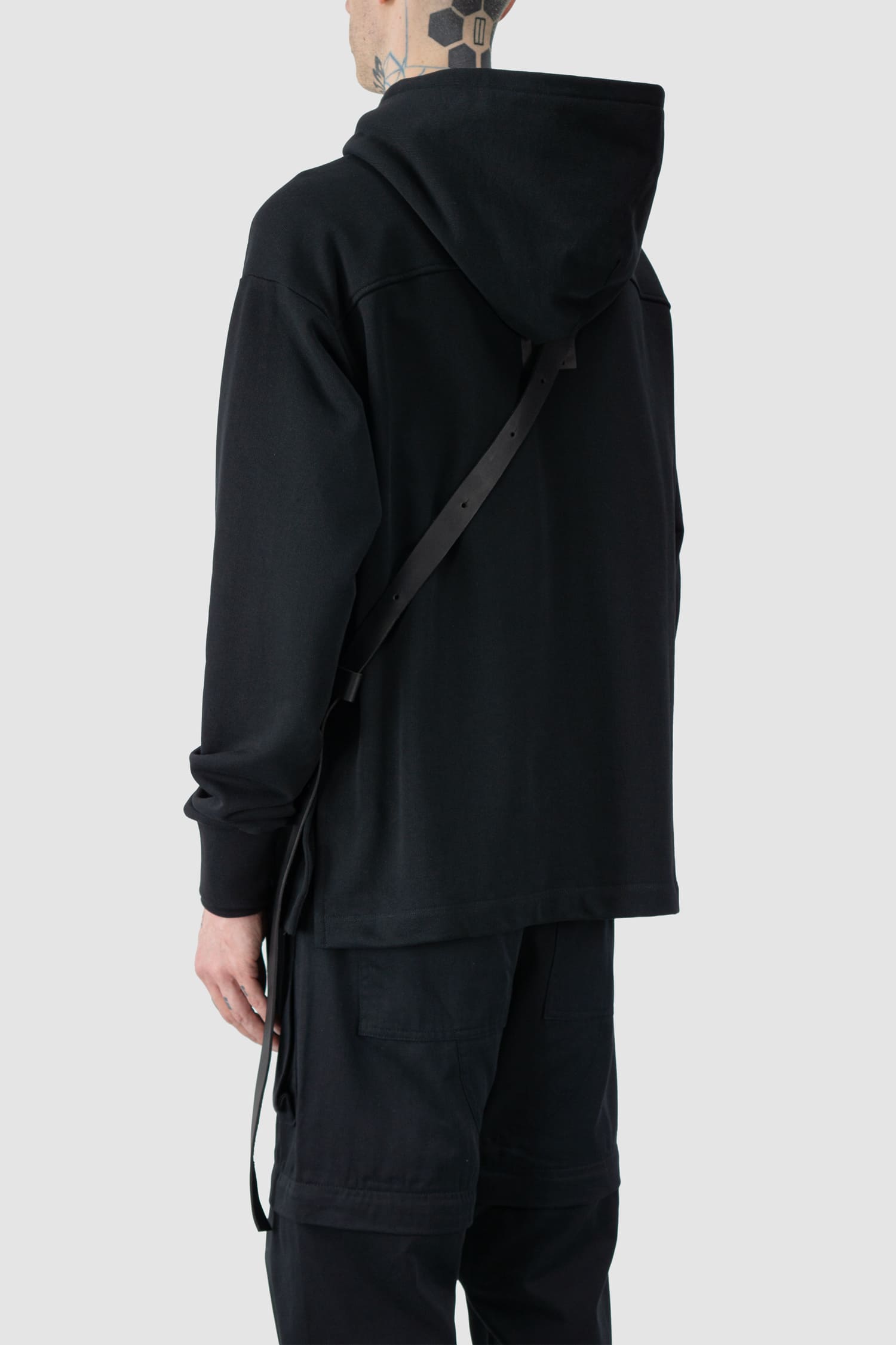 Werkschwarz - back person view of the black Suede Calf Leather Crossbody Bag Werk 3N.