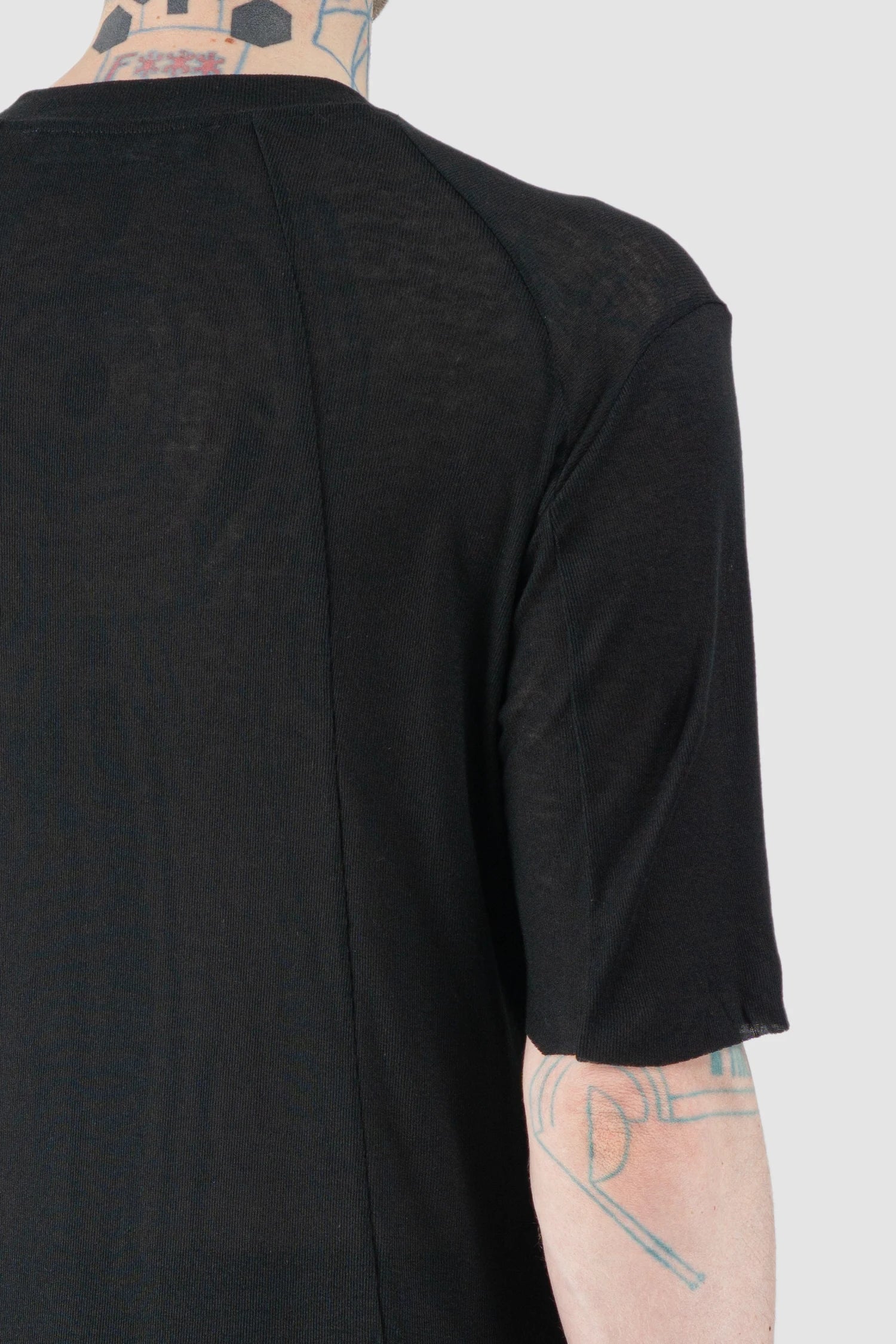 Gall Laboratories by Justin Gall - Men’s Black Linen Blend Panel T-Shirt back shoulder detail view Gall Laboratories by Justin Gall - Men’s Black Linen Blend Panel T-Shirt back shoulder detail view