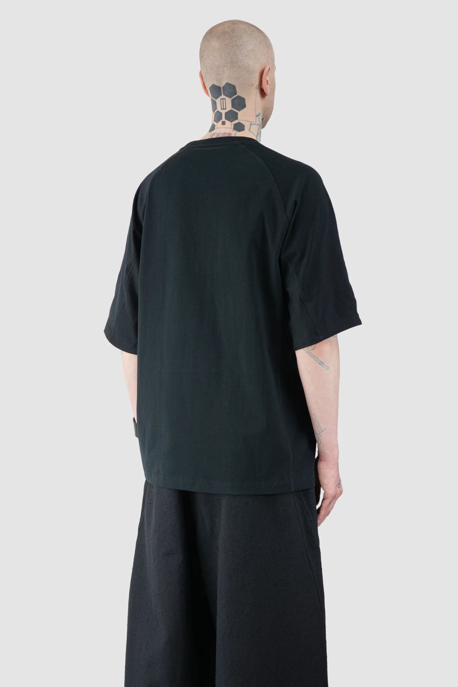 Joe Chia - Men’s Black Curved Sleeve Cotton T-Shirt model back side view