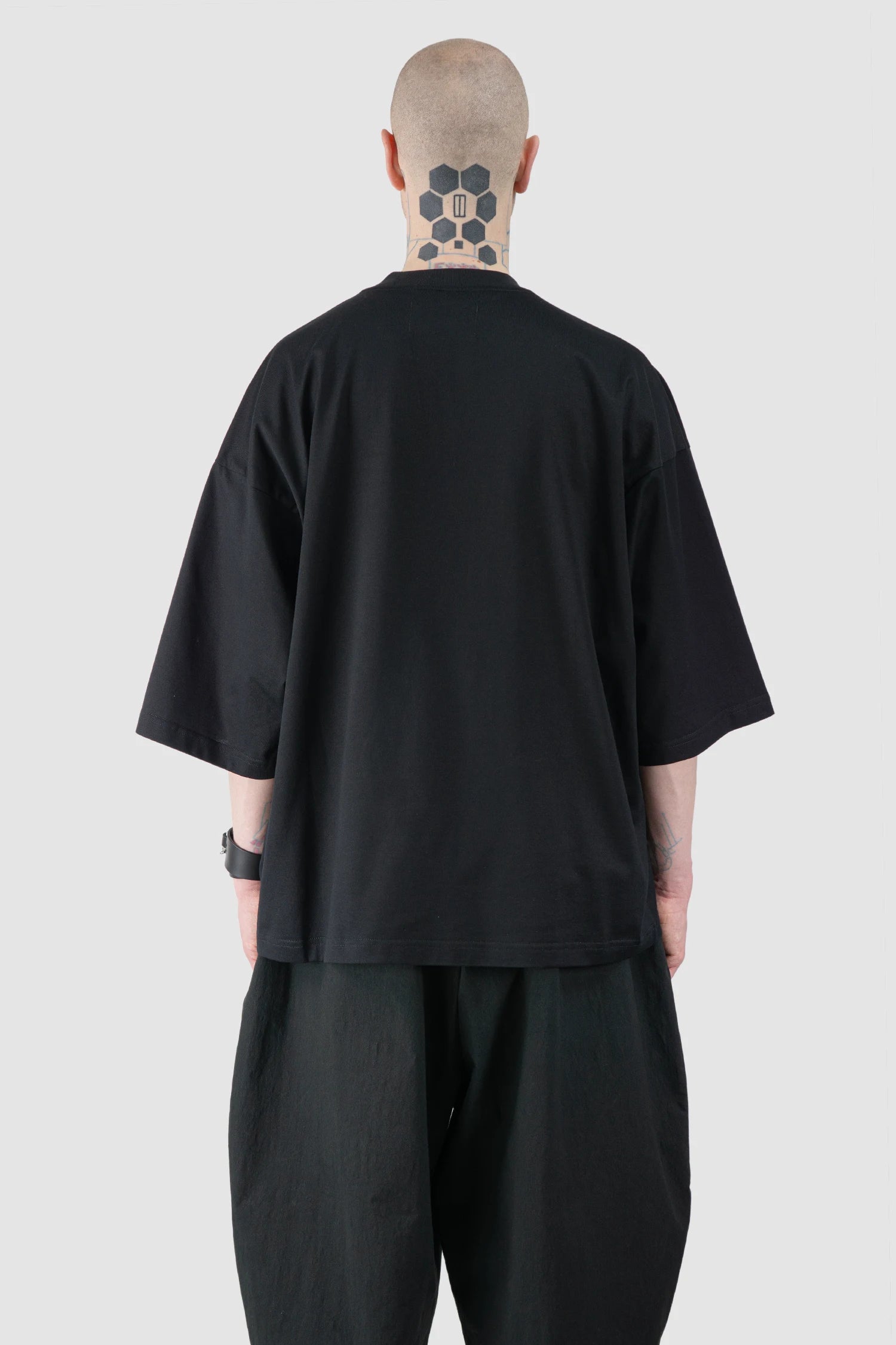 Joe Chia - Men’s Black Oversized Boxy Cotton T-Shirt model back view