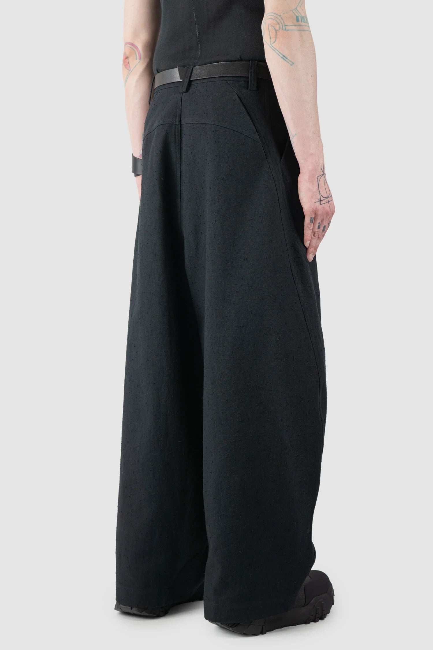 Joe Chia - Men’s Black Textured Cotton Balloon Trousers model back side view