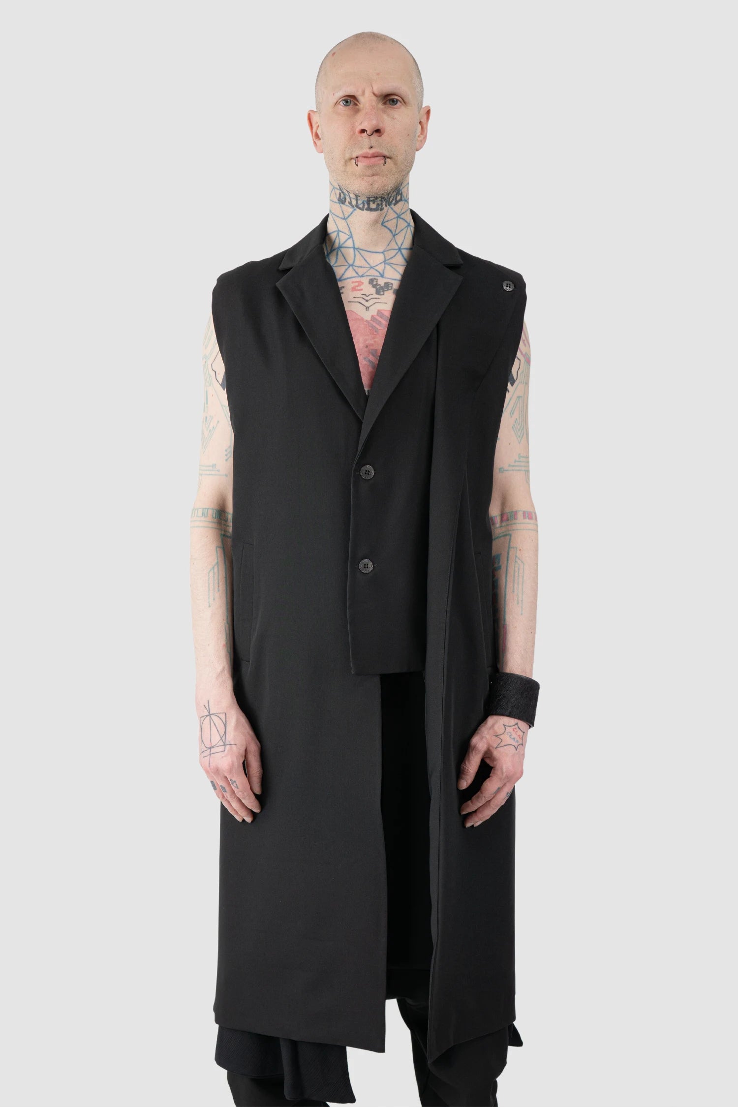 La Haine Inside Us - Men’s Black Long Fluid Tuxedo Vest model front view
