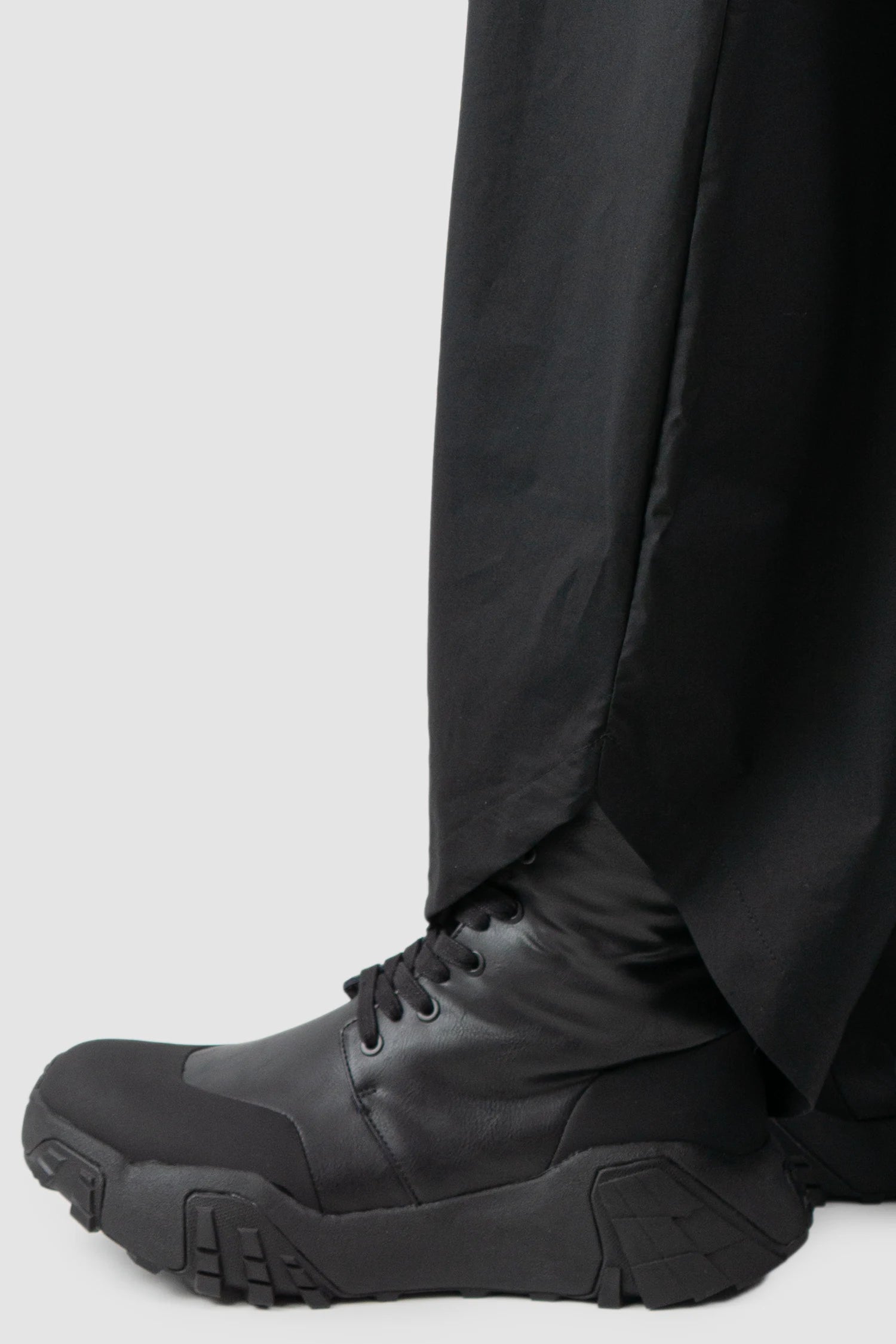 La Haine Inside Us - Men’s Black Oversized Cotton Deep Crotch Pants hem detail view