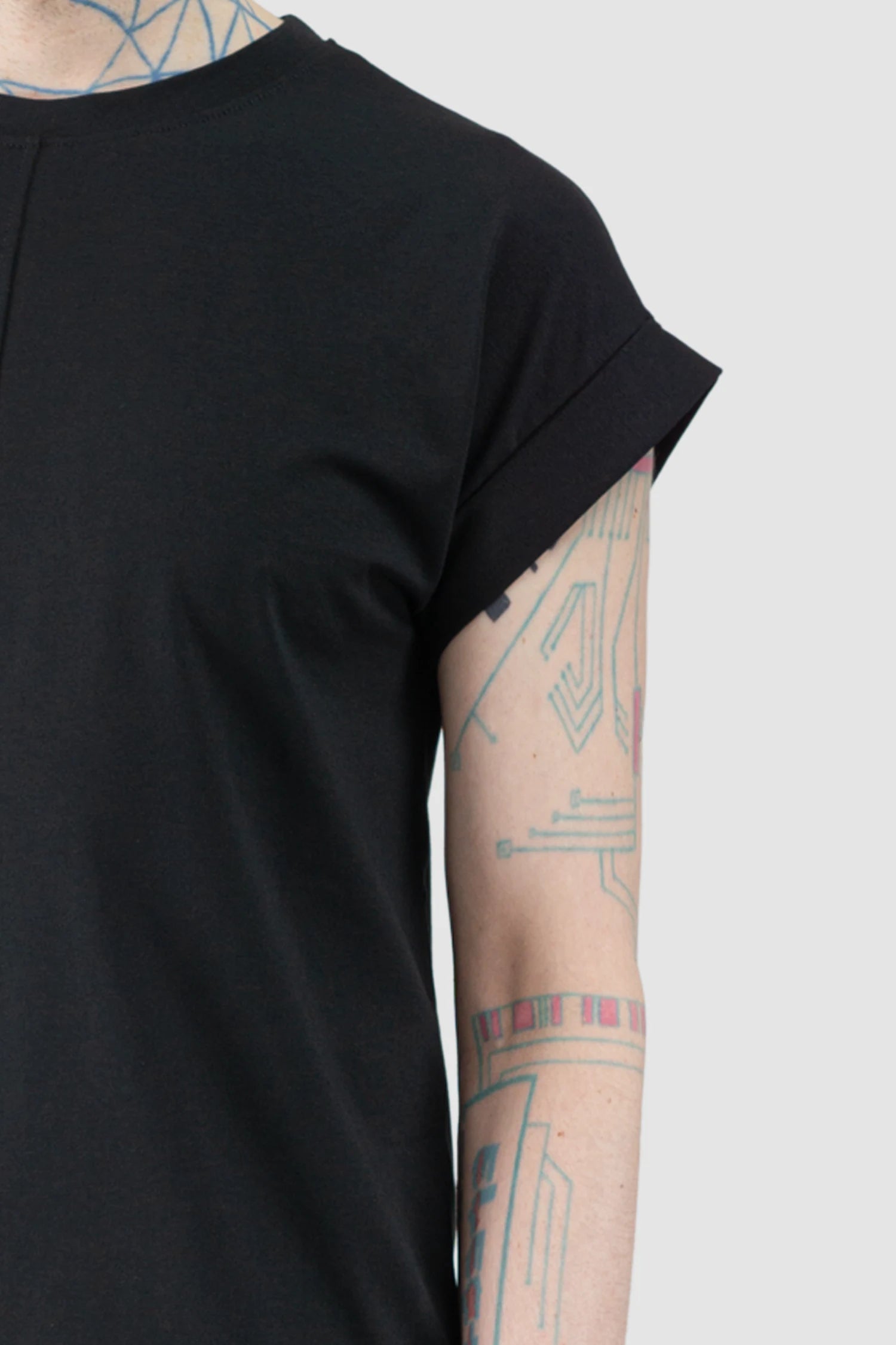 La Haine Inside Us - Men’s Black Front Seam Elastic Cotton T-Shirt shoulder detail view