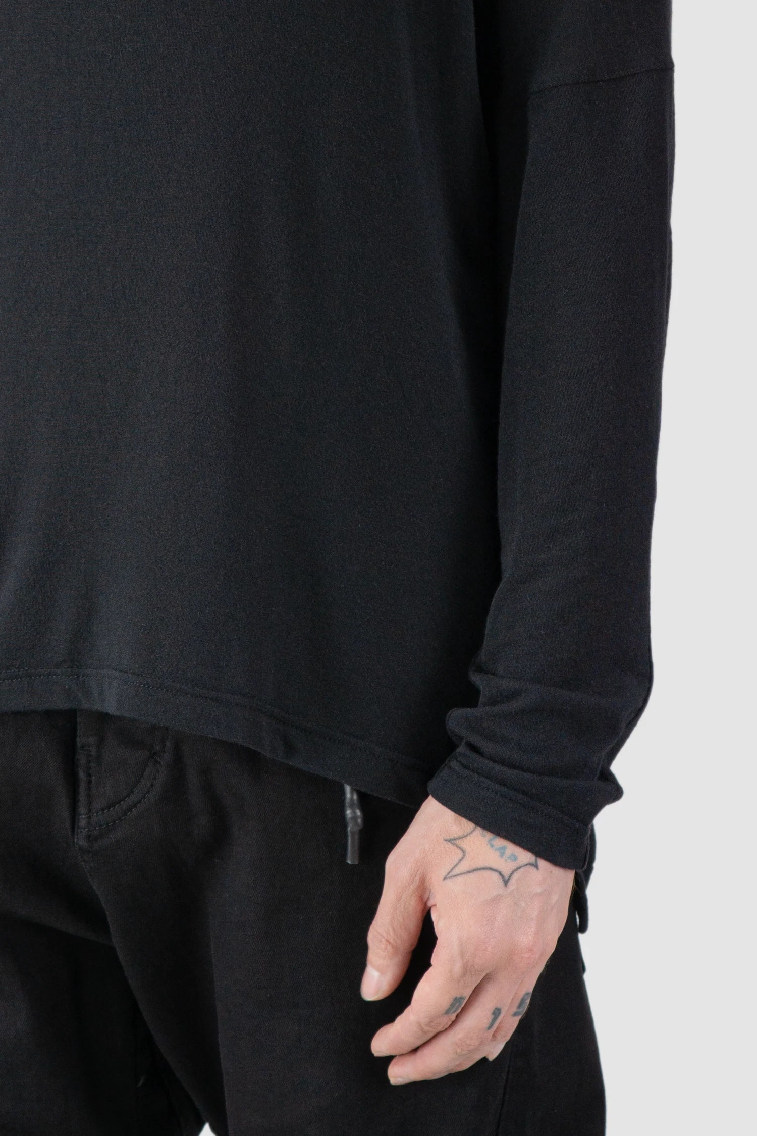 La Haine Inside Us - hem detail view of men’s FW25 Black Elongated long sleeve Cashmere Blend T-Shirt