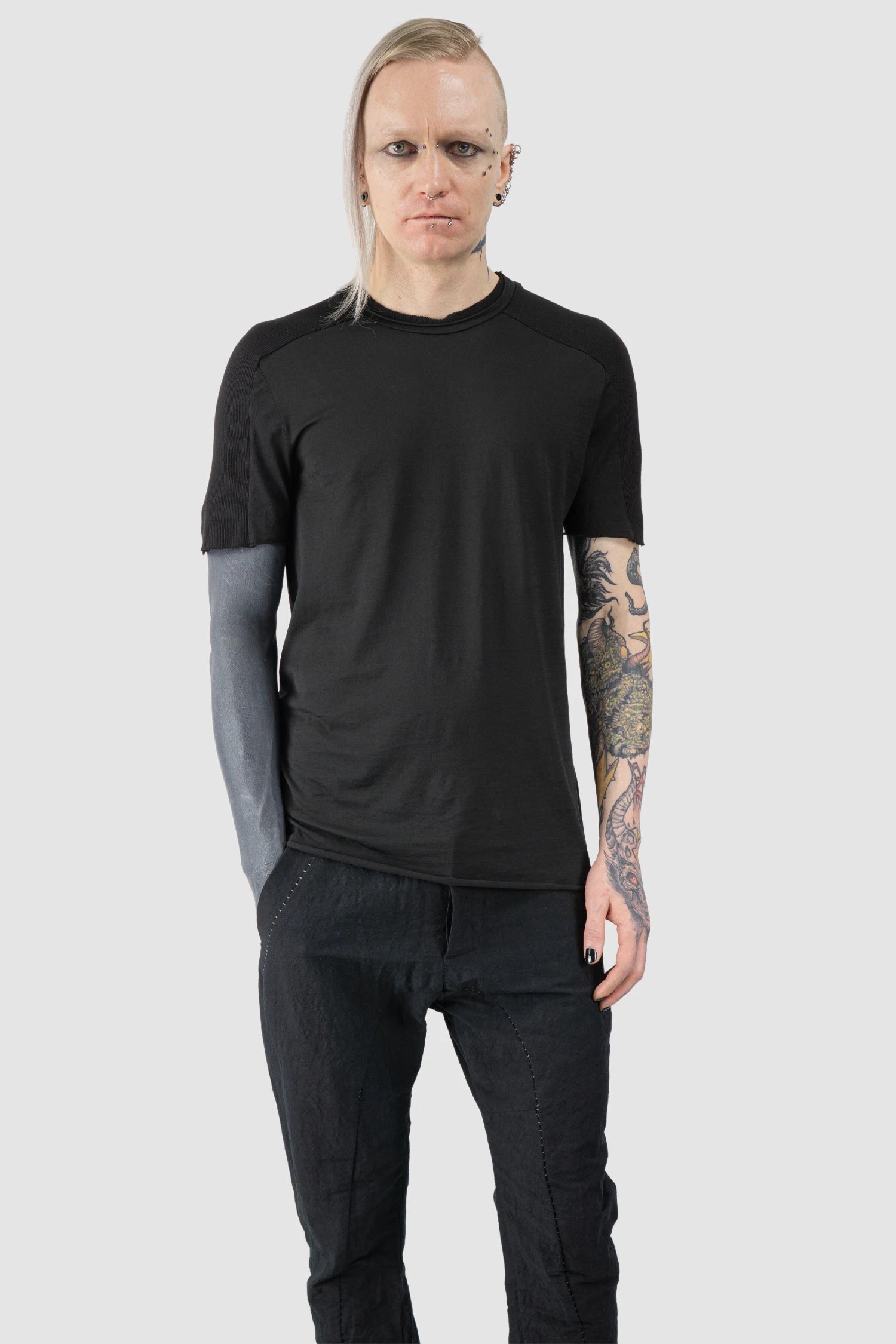 Masnada - Men’s Black Shoulder Rib Patch T-Shirt model relaxed view