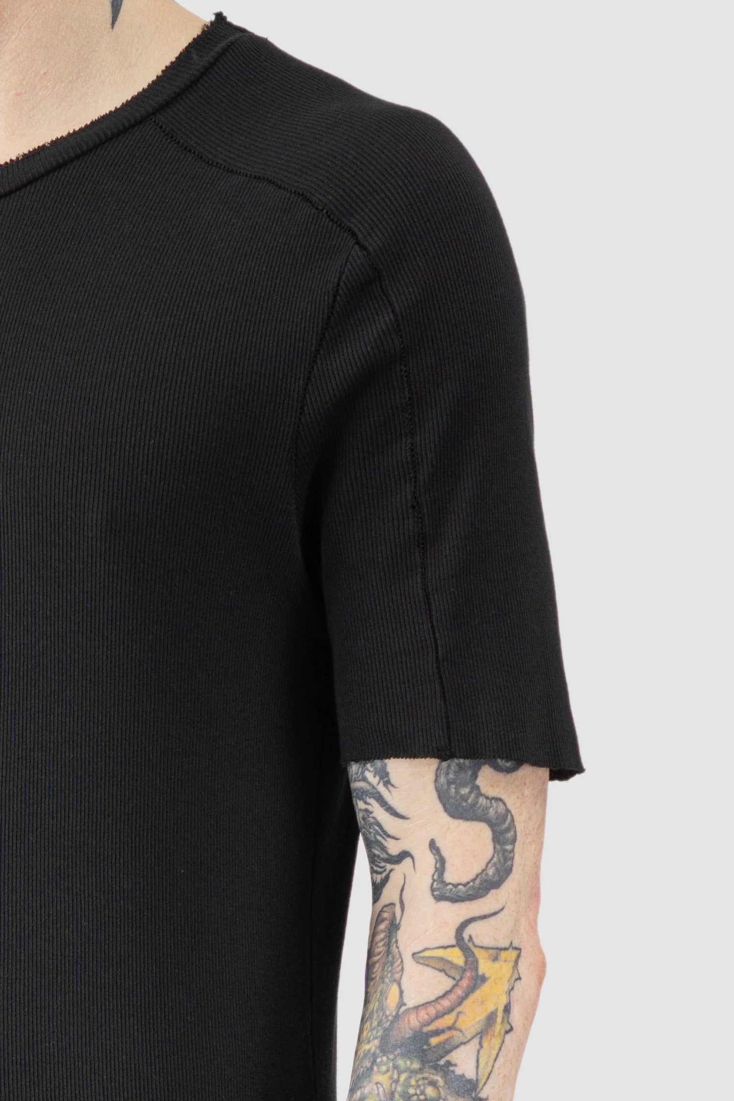 Masnada - Men’s Black Stretch Cotton Rib Raglan T-Shirt front shoulder detail view