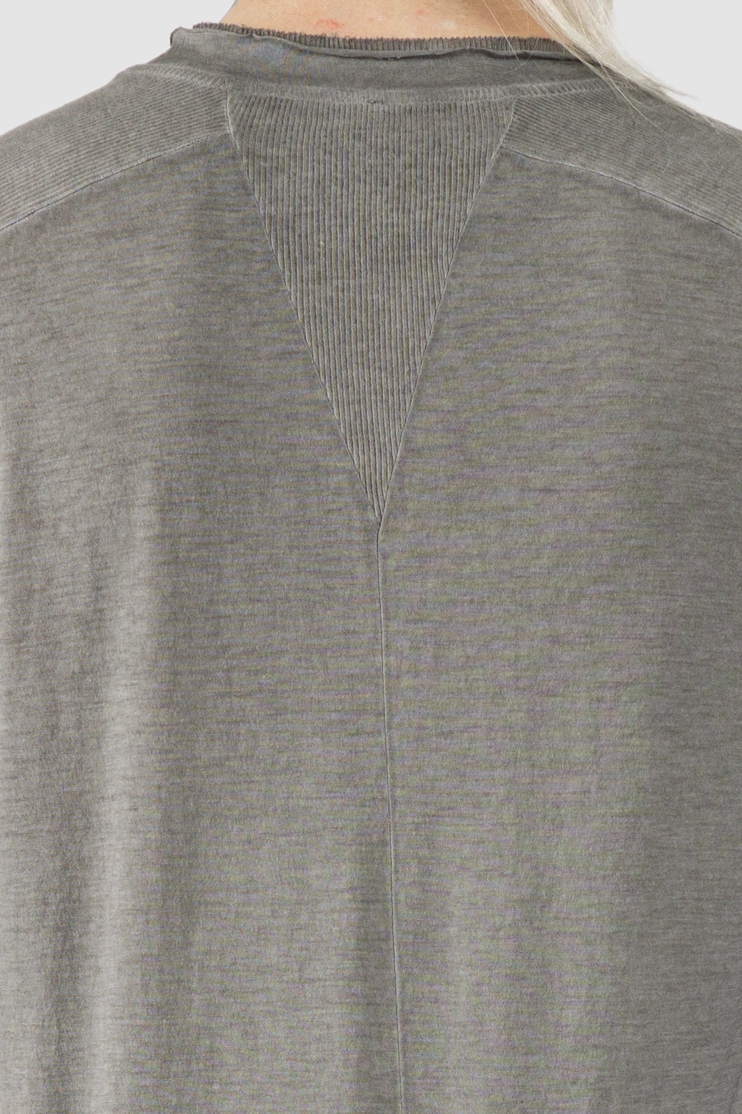 Masnada - Men’s Grey Shoulder Rib Patch T-Shirt back detail view