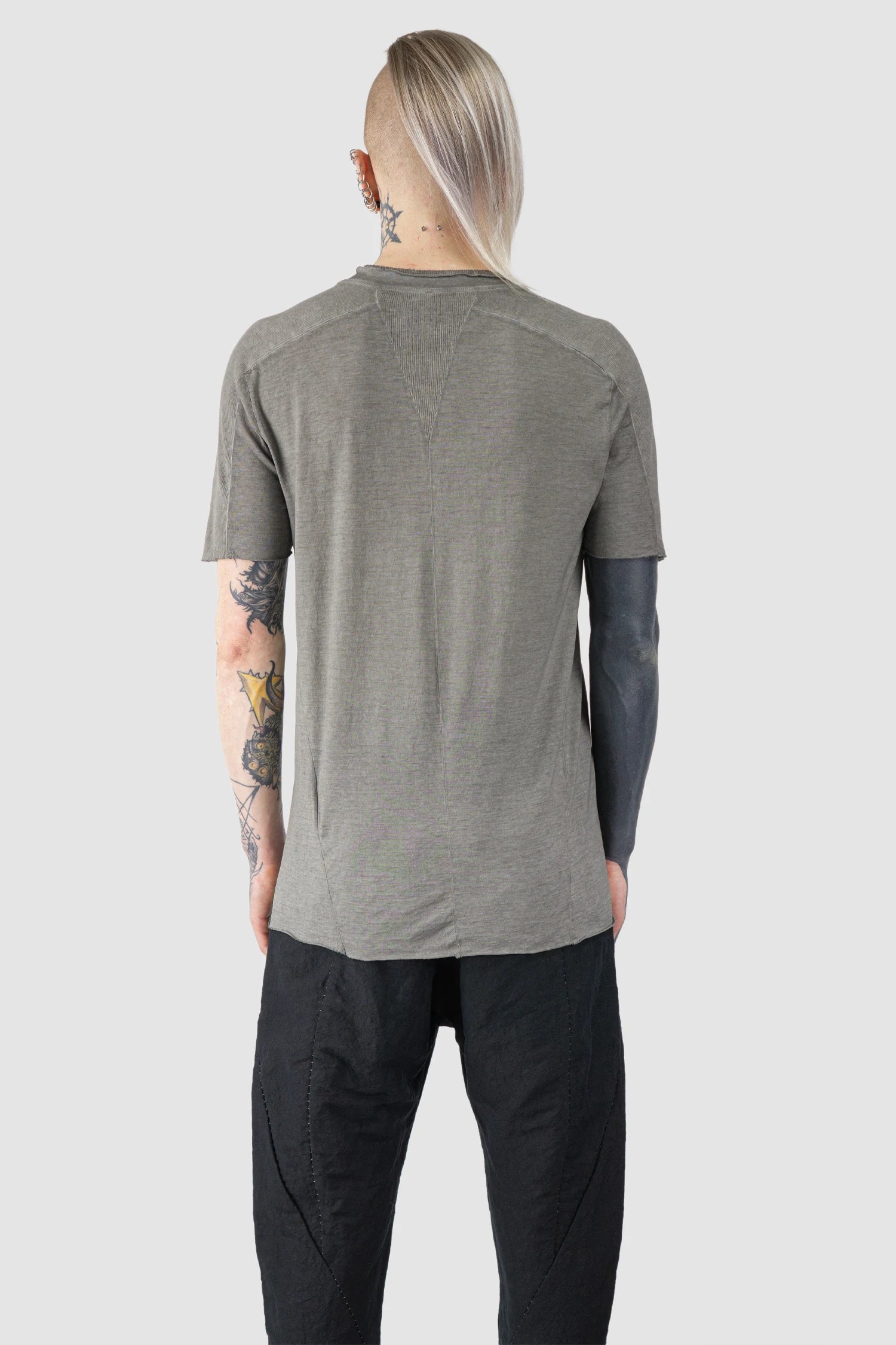 Masnada - Men’s Grey Shoulder Rib Patch T-Shirt model back view