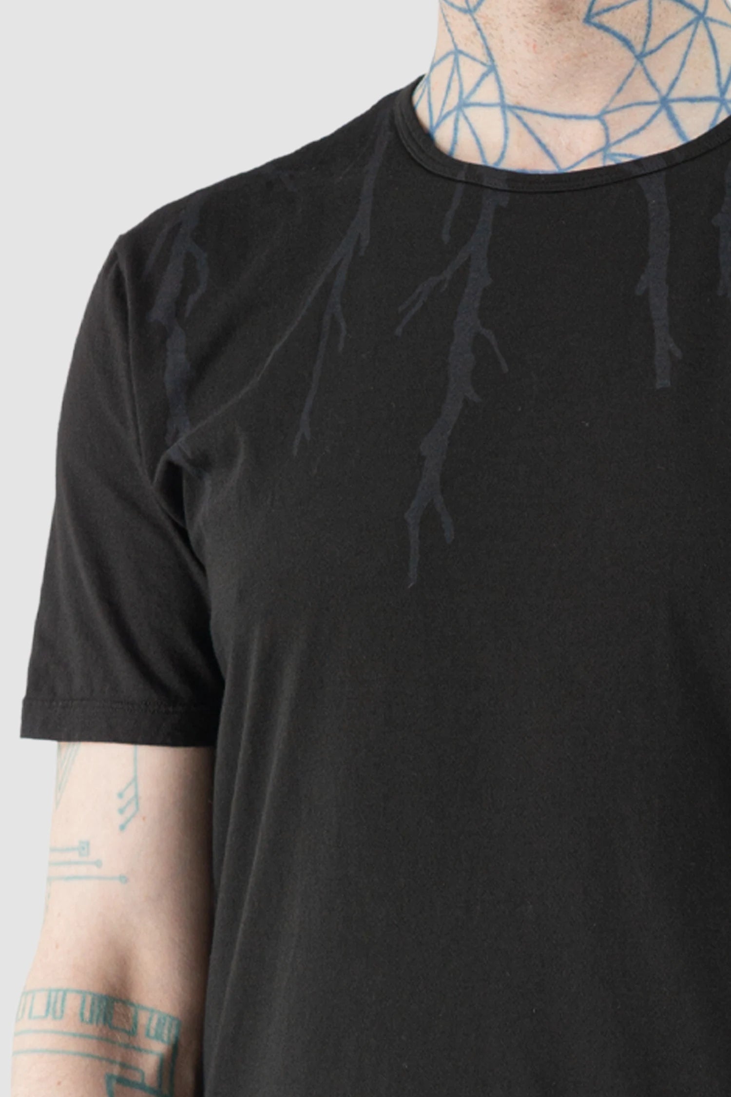 MD75 - Men’s Black Cotton T-Shirt with Abstract Wood Print front detail view