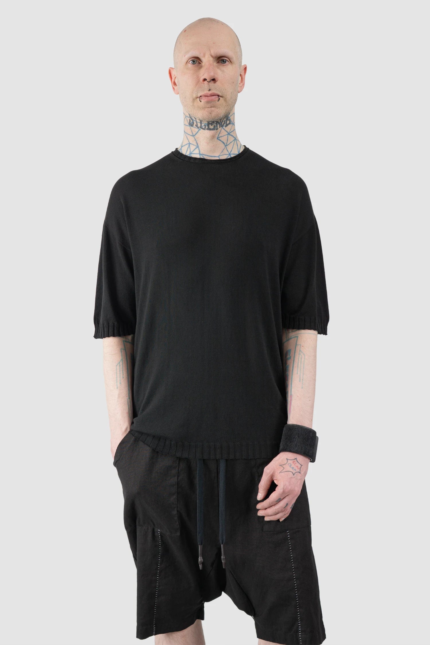 MD75 - Men’s Black Oversized Cotton Knit Raglan T-Shirt model relaxed view