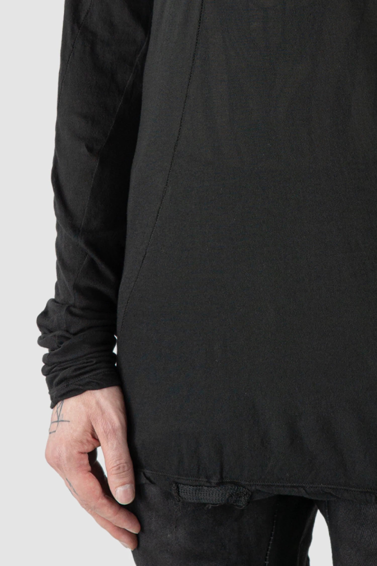 MD75 - hem detail view of men’s Black Thin Twisted Cotton Long Sleeve T-Shirt