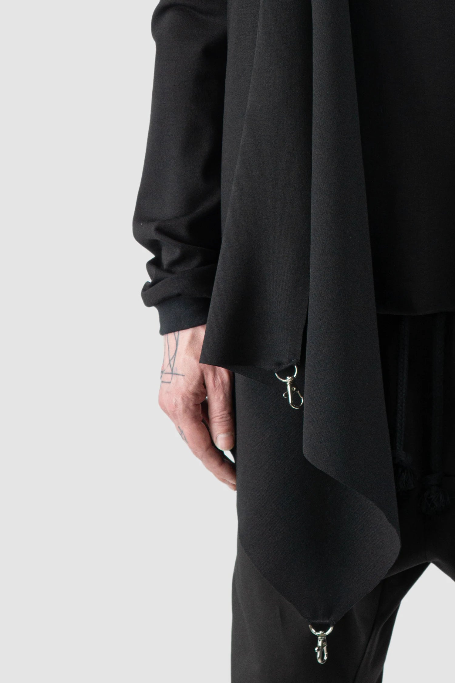 Obectra - Men’s Black Adjustable Clip Viscose Cardigan Sweater hem detail view