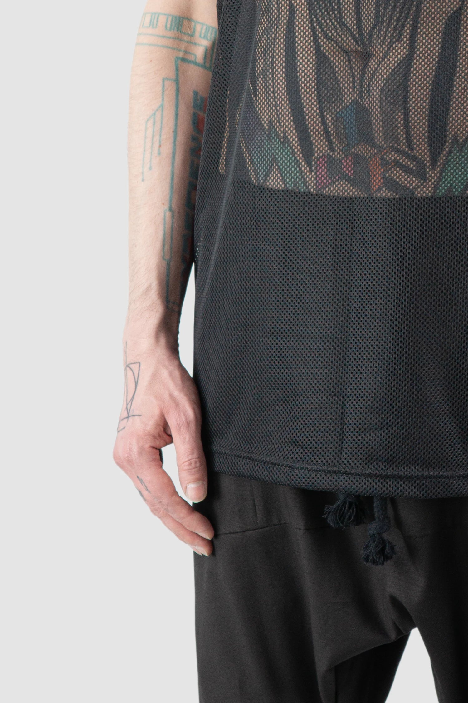Obectra - Men’s Black Relaxed Mesh T-Shirt hem detail view