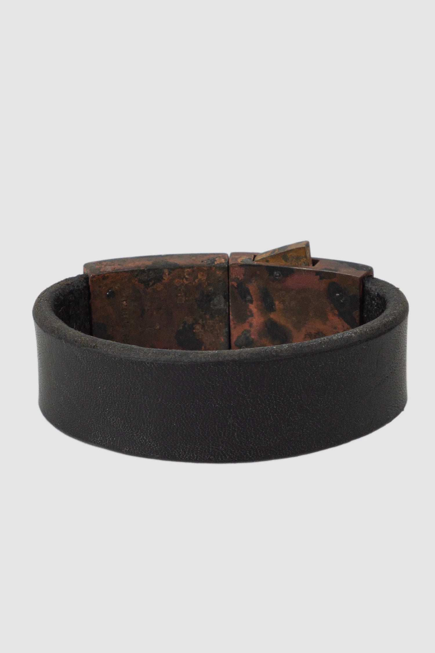 Parts of Four - Black Buffalo Leather Dirty Brass Box Lock Bracelet 25 mm - back view Parts of Four - Black Buffalo Leather Dirty Brass Box Lock Bracelet 25 mm - back view
