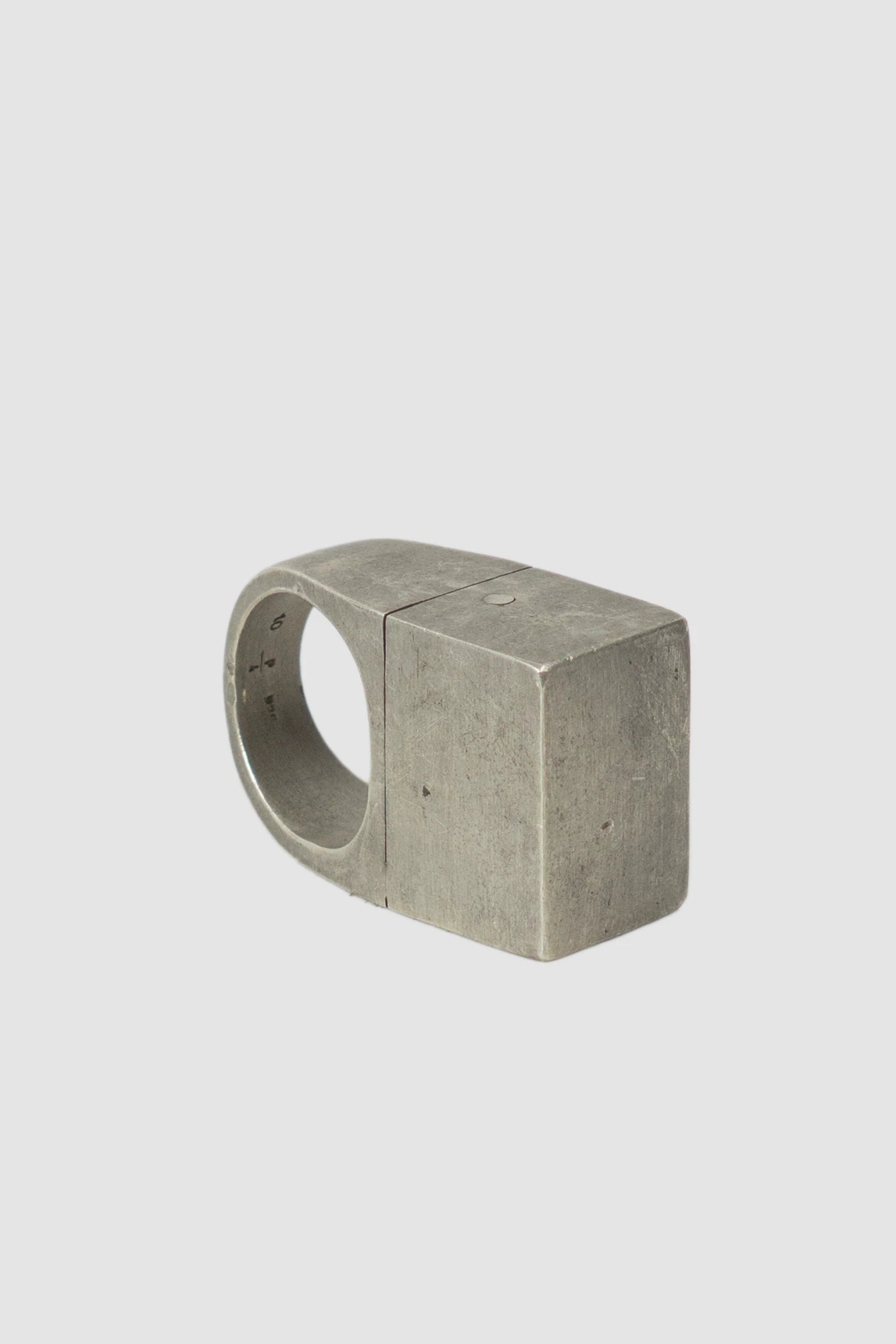 Parts of Four – Dirty Sterling Silver Cube Geo Ring 17 mm - lying right view Parts of Four – Dirty Sterling Silver Cube Geo Ring 17 mm - lying right view