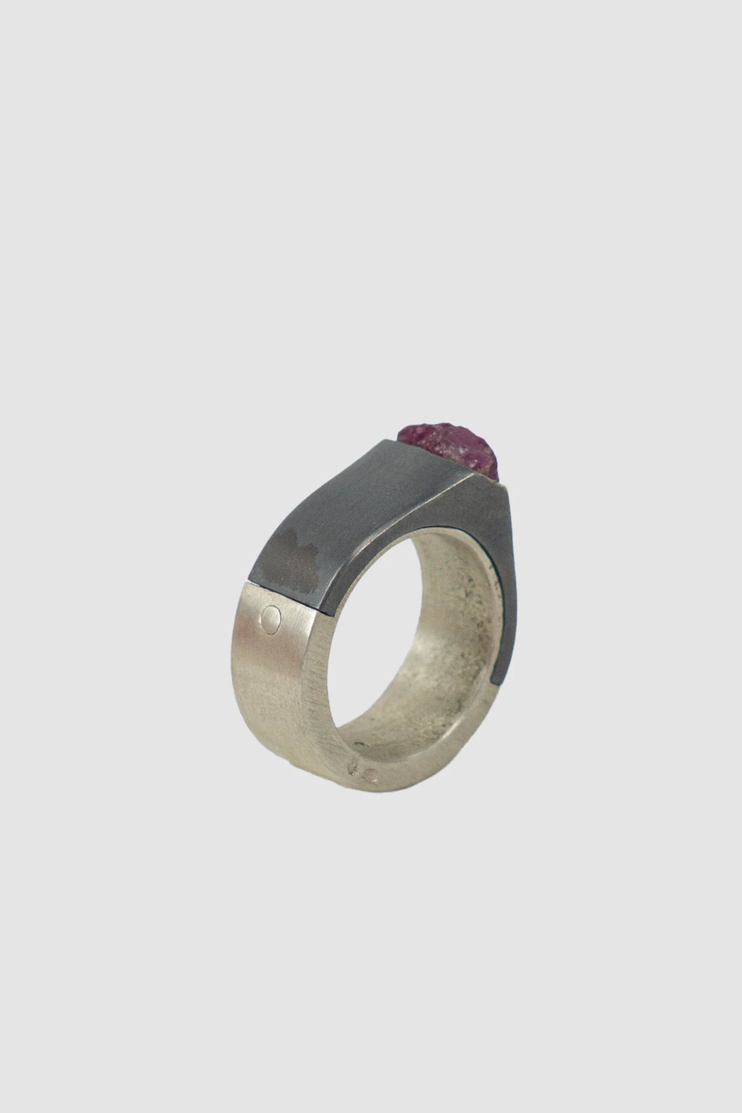 Parts of Four – Matte Black Sterling Silver Ruby Slab Sistema Ring 9 mm - staning back right view Parts of Four – Matte Black Sterling Silver Ruby Slab Sistema Ring 9 mm - staning back right view