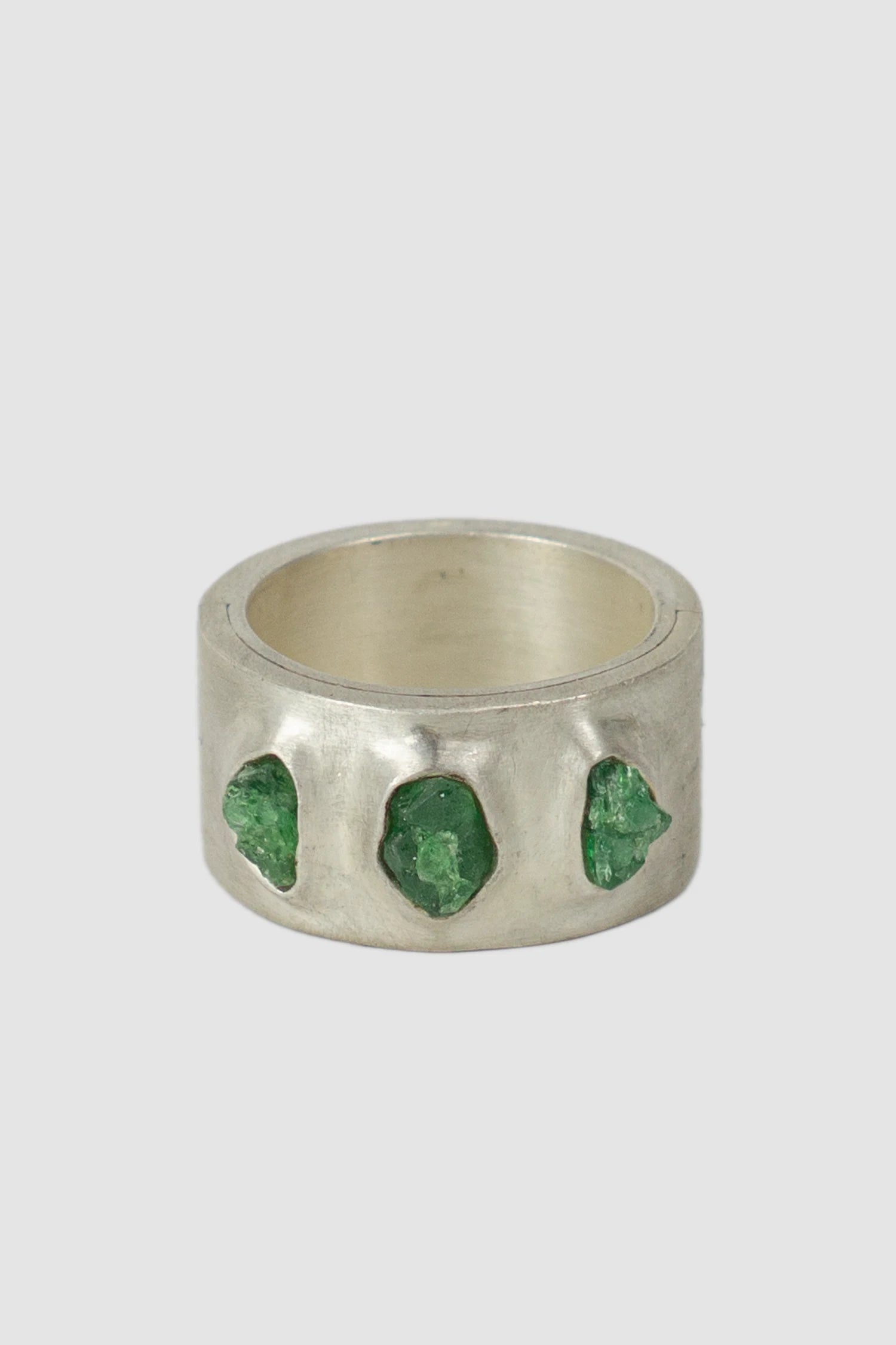 Parts of Four – Matte Sterling Silver Green Garnet Sistema Ring 17 mm - flat view - MONO-KROM Gallery Parts of Four – Matte Sterling Silver Green Garnet Sistema Ring 17 mm - flat view - MONO-KROM Gallery