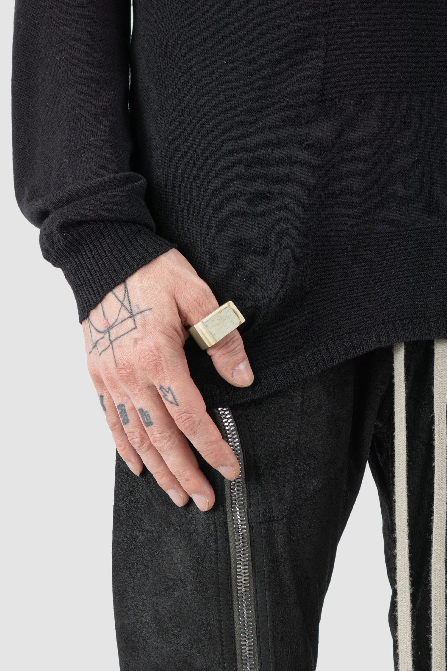 Parts of Four – Matte Sterling Silver Matte Bone Cuboid Plate Ring 17 mm - Model view - MONO-KROM Gallery Parts of Four – Matte Sterling Silver Matte Bone Cuboid Plate Ring 17 mm - Model view - MONO-KROM Gallery