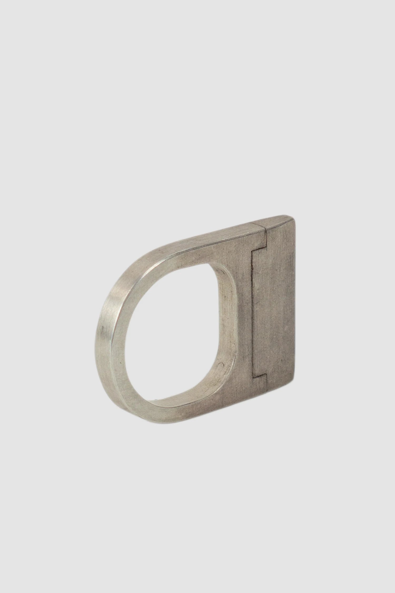 Parts of Four – Matte Sterling Silver Pyroid Plate Ring 4 mm - standing back right view Parts of Four – Matte Sterling Silver Pyroid Plate Ring 4 mm - standing back right view