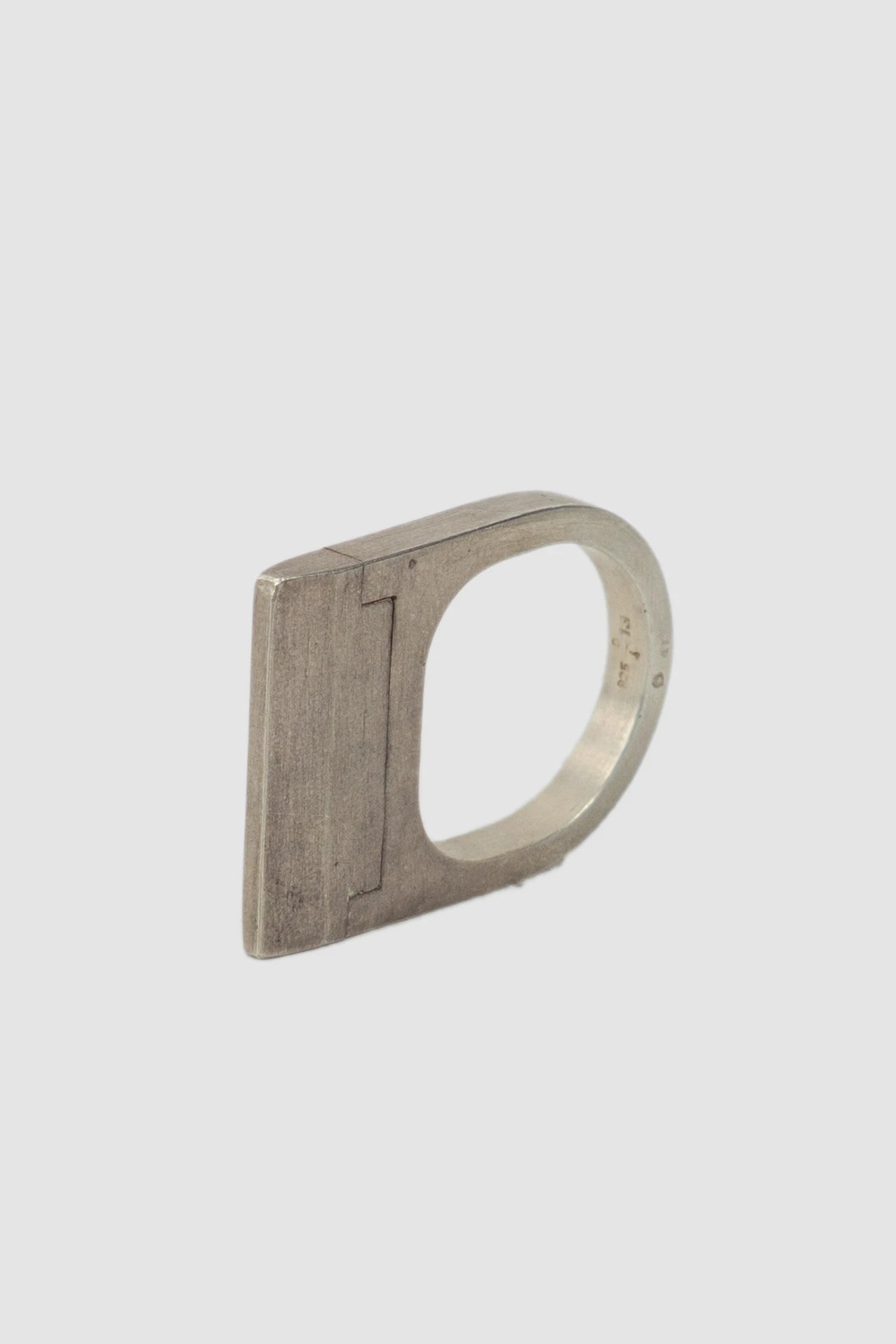 Parts of Four – Matte Sterling Silver Pyroid Plate Ring 4 mm - standing left view Parts of Four – Matte Sterling Silver Pyroid Plate Ring 4 mm - standing left view