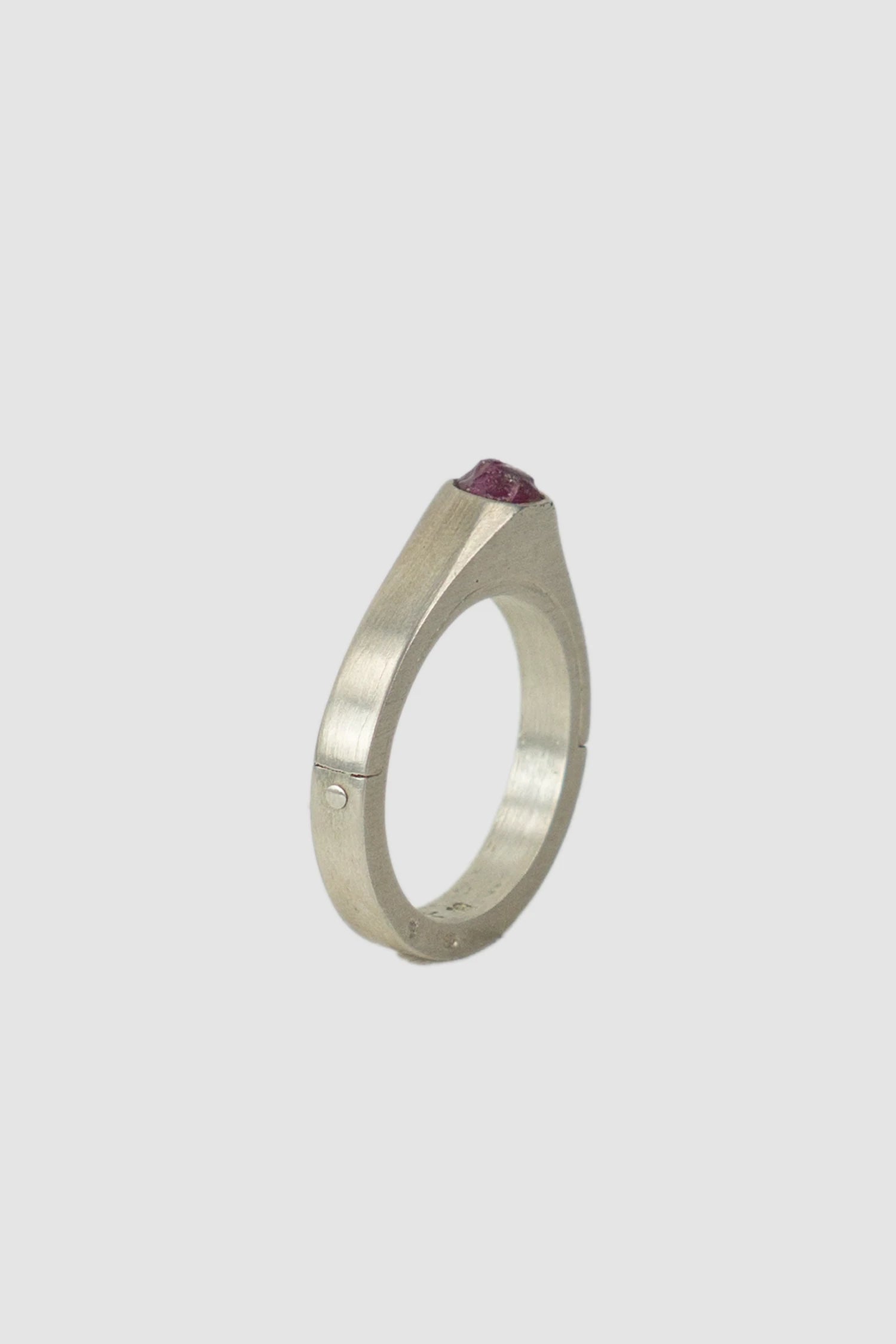 Parts of Four – Matte Sterling Silver Ruby Slab Sistema Ring 4 mm - standing back right view Parts of Four – Matte Sterling Silver Ruby Slab Sistema Ring 4 mm - standing back right view