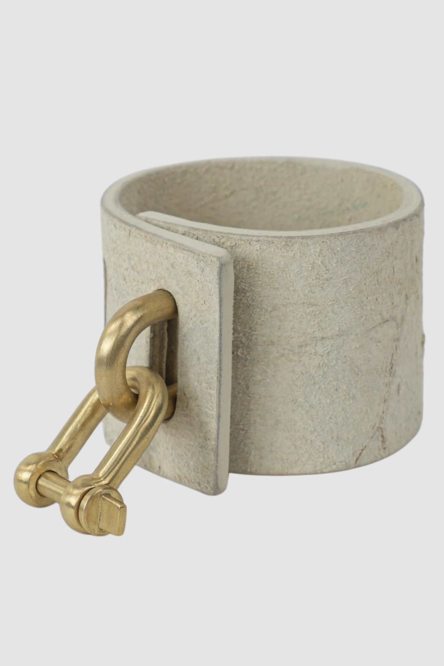 Parts of Four - Natural Leather Matte Brass Restraint Charm Bracelet 50 mm - front left view Parts of Four - Natural Leather Matte Brass Restraint Charm Bracelet 50 mm - front left view