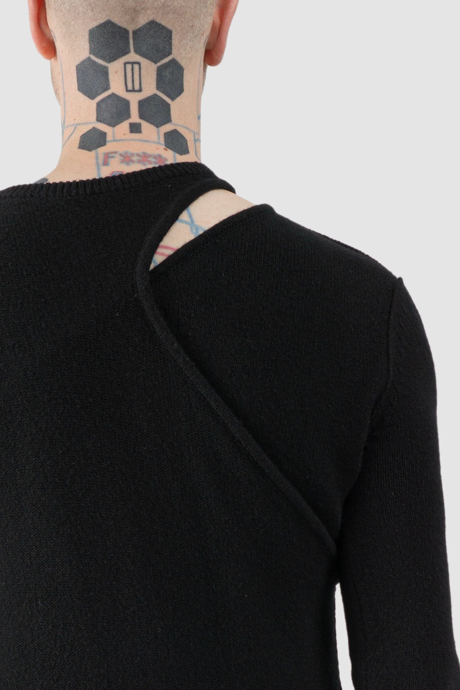 Rick Owens - Black Cashmere Banana Ziggy Knit Sweater FW20 "Performa" - shoulder detail view Rick Owens - Black Cashmere Banana Ziggy Knit Sweater FW20 "Performa" - shoulder detail view