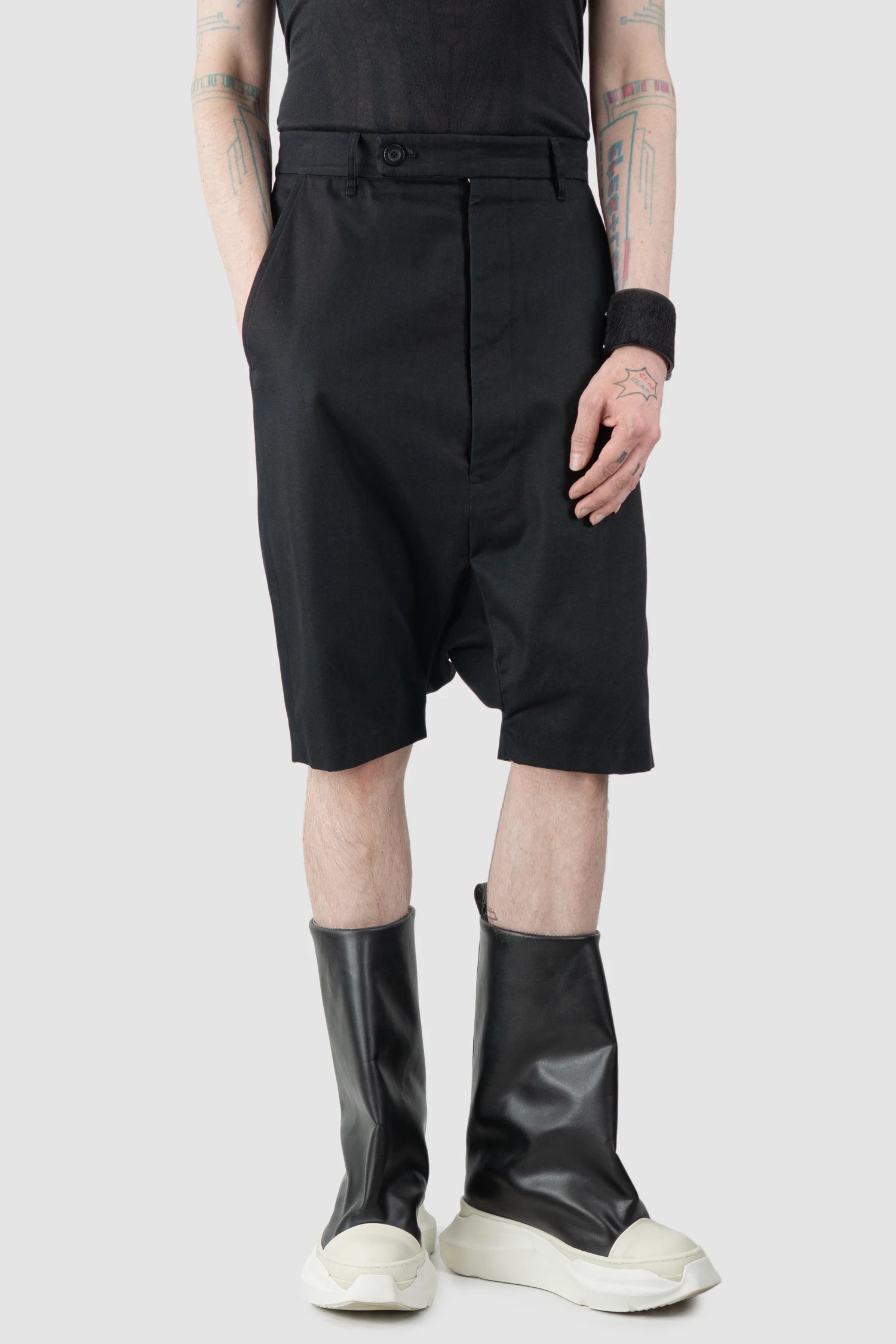 Rick Owens - Black Cotton Astaire Pod Shorts SS16 "Cyclops" - model relaxed view Rick Owens - Black Cotton Astaire Pod Shorts SS16 "Cyclops" - model relaxed view