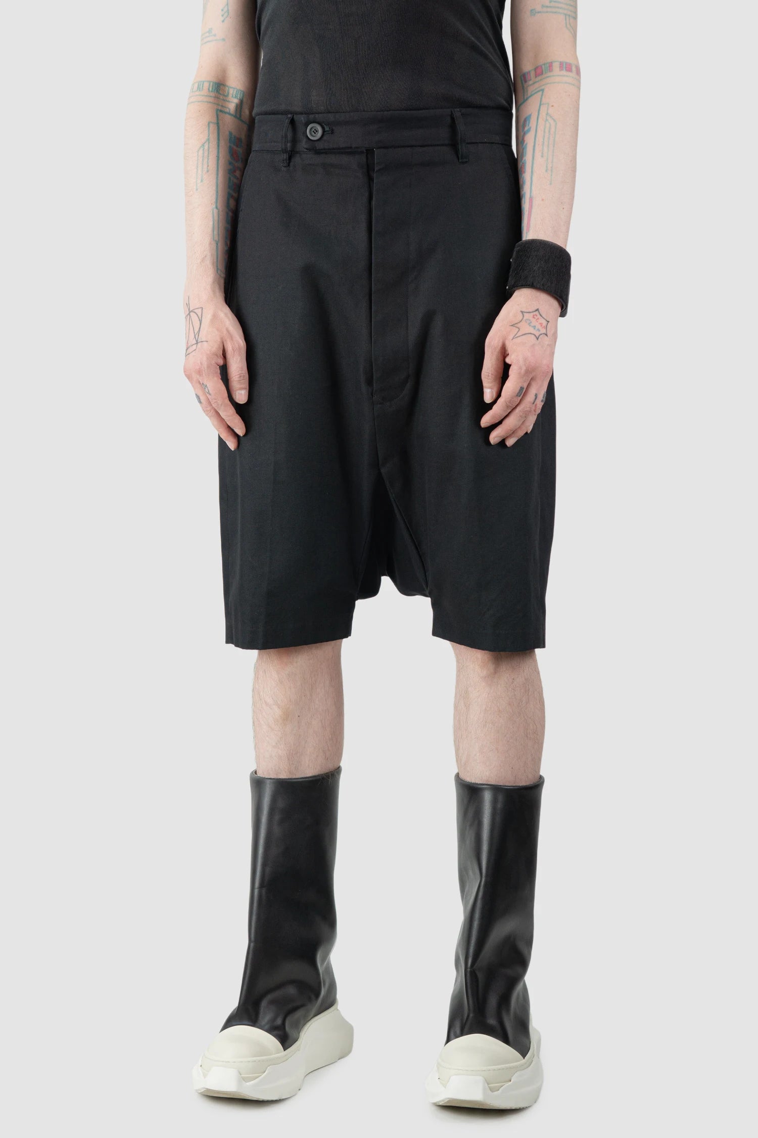 Rick Owens - Black Cotton Astaire Pod Shorts SS16 "Cyclops" - model front side view Rick Owens - Black Cotton Astaire Pod Shorts SS16 "Cyclops" - model front side view