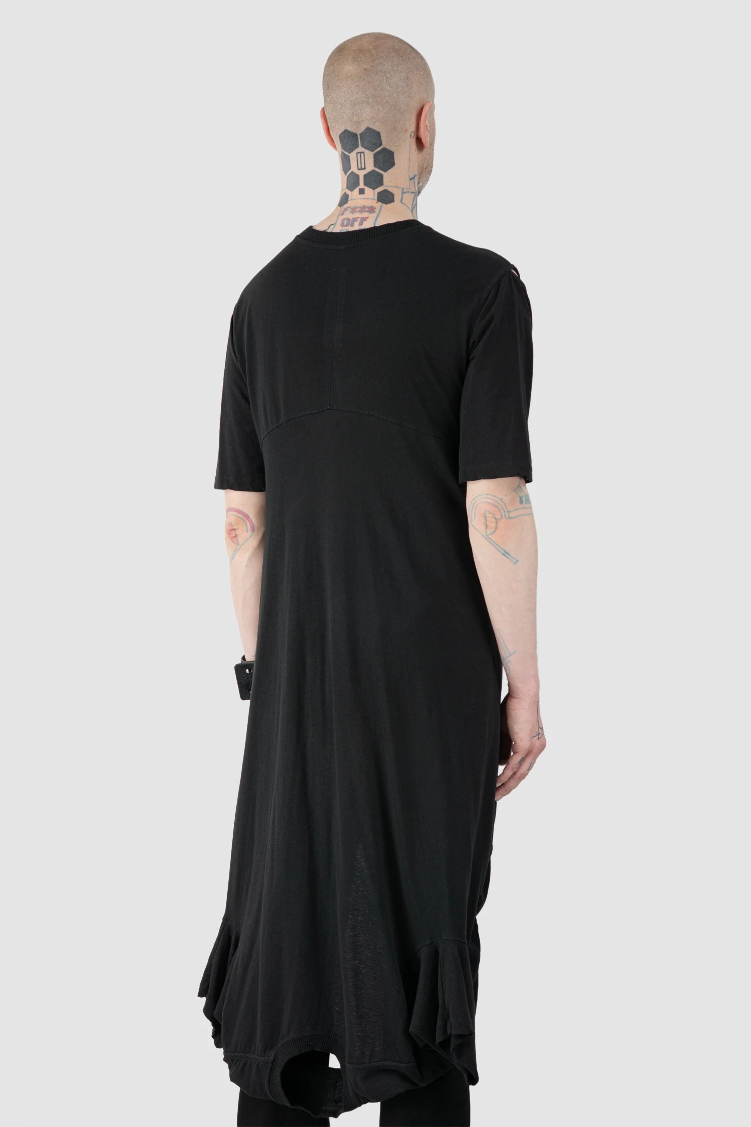 Rick Owens - Black Double Wrap-Up Cyclops T-Shirt SS16 "Cyclops" - model back side view Rick Owens - Black Double Wrap-Up Cyclops T-Shirt SS16 "Cyclops" - model back side view