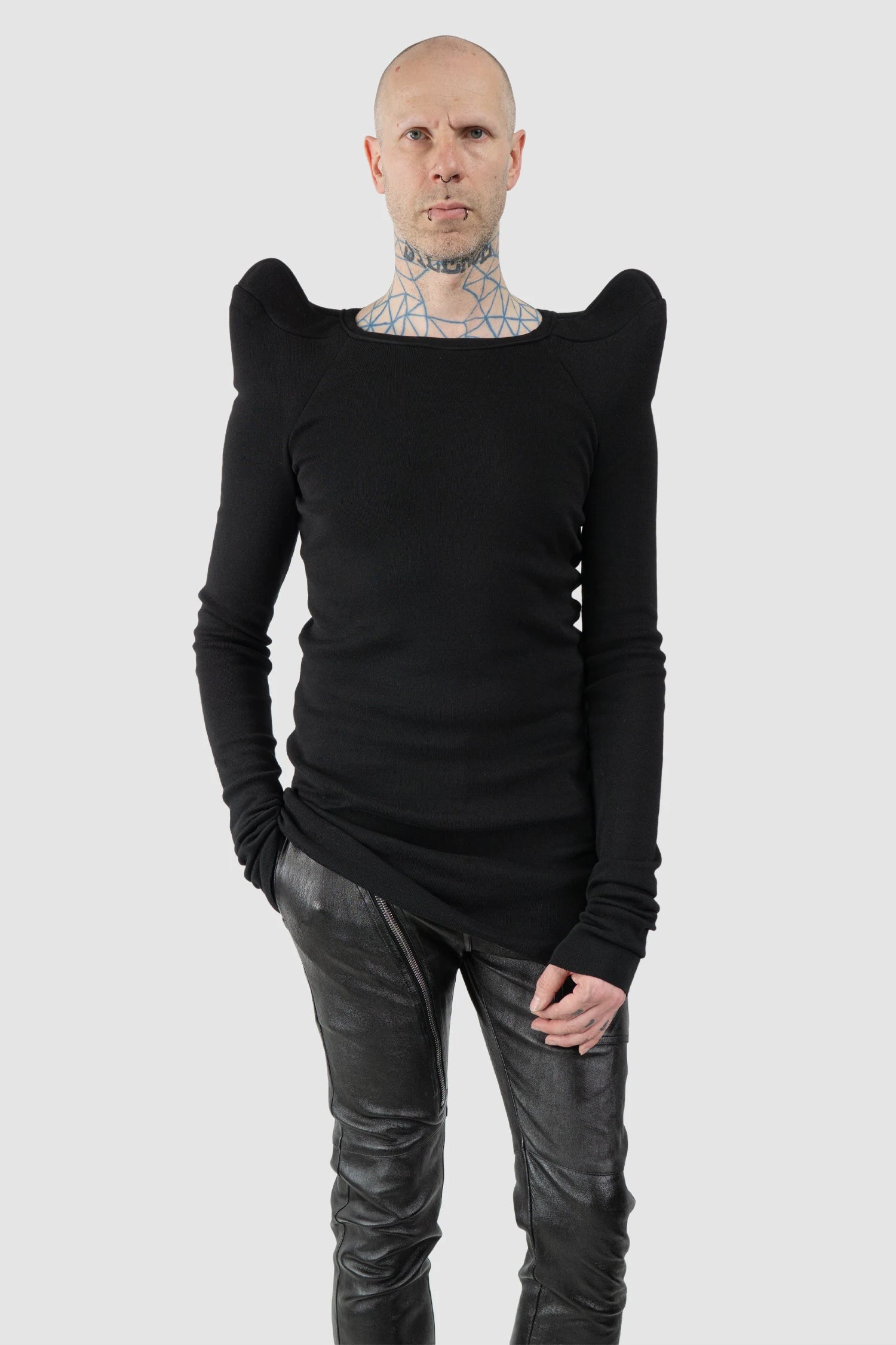 Rick Owens - Black Extended Shoulder Pad Long Sleeve FW20 "Performa" - model relaxed view Rick Owens - Black Extended Shoulder Pad Long Sleeve FW20 "Performa" - model relaxed view