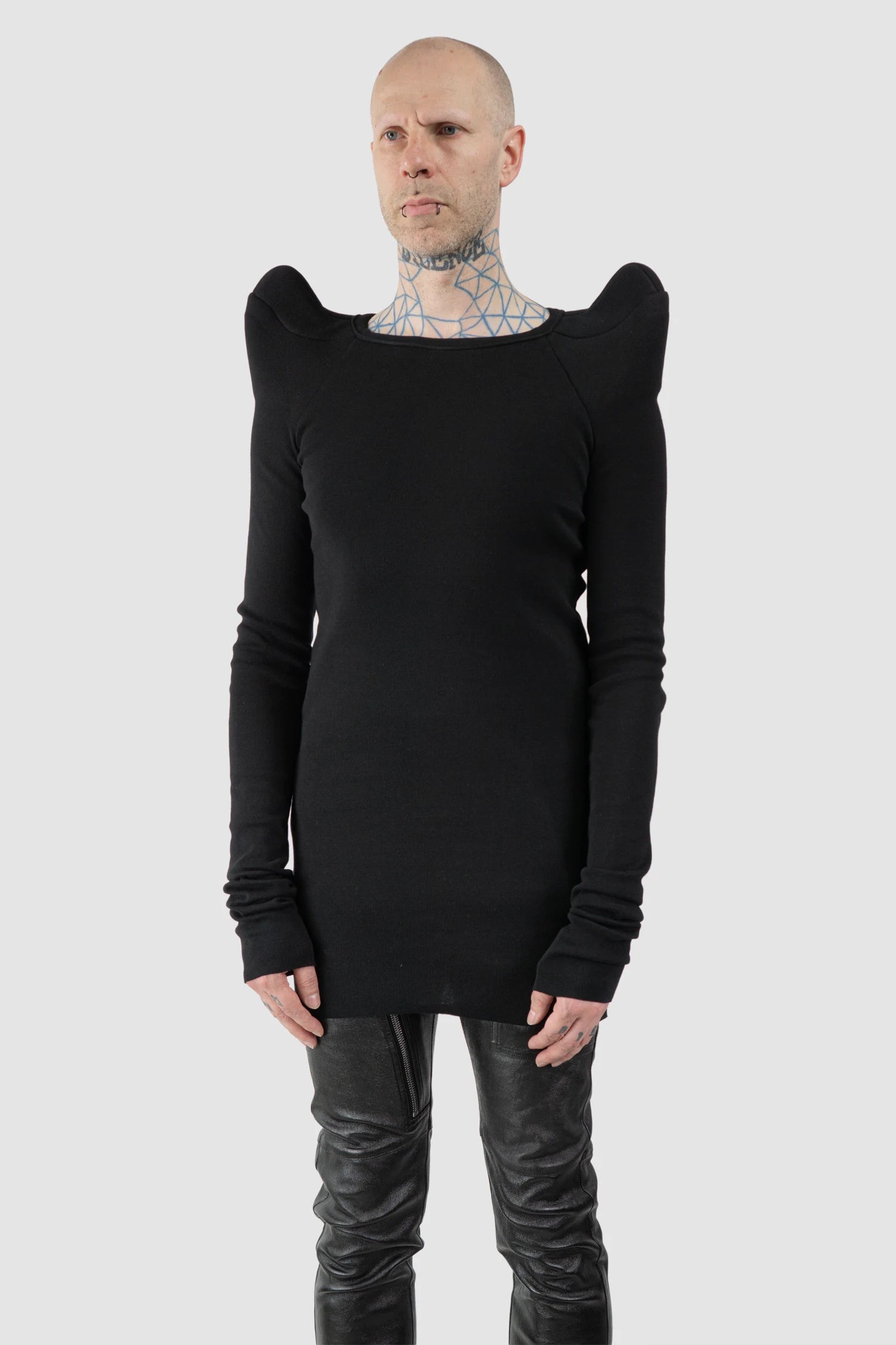 Rick Owens - Black Extended Shoulder Pad Long Sleeve FW20 "Performa" - model front side view Rick Owens - Black Extended Shoulder Pad Long Sleeve FW20 "Performa" - model front side view