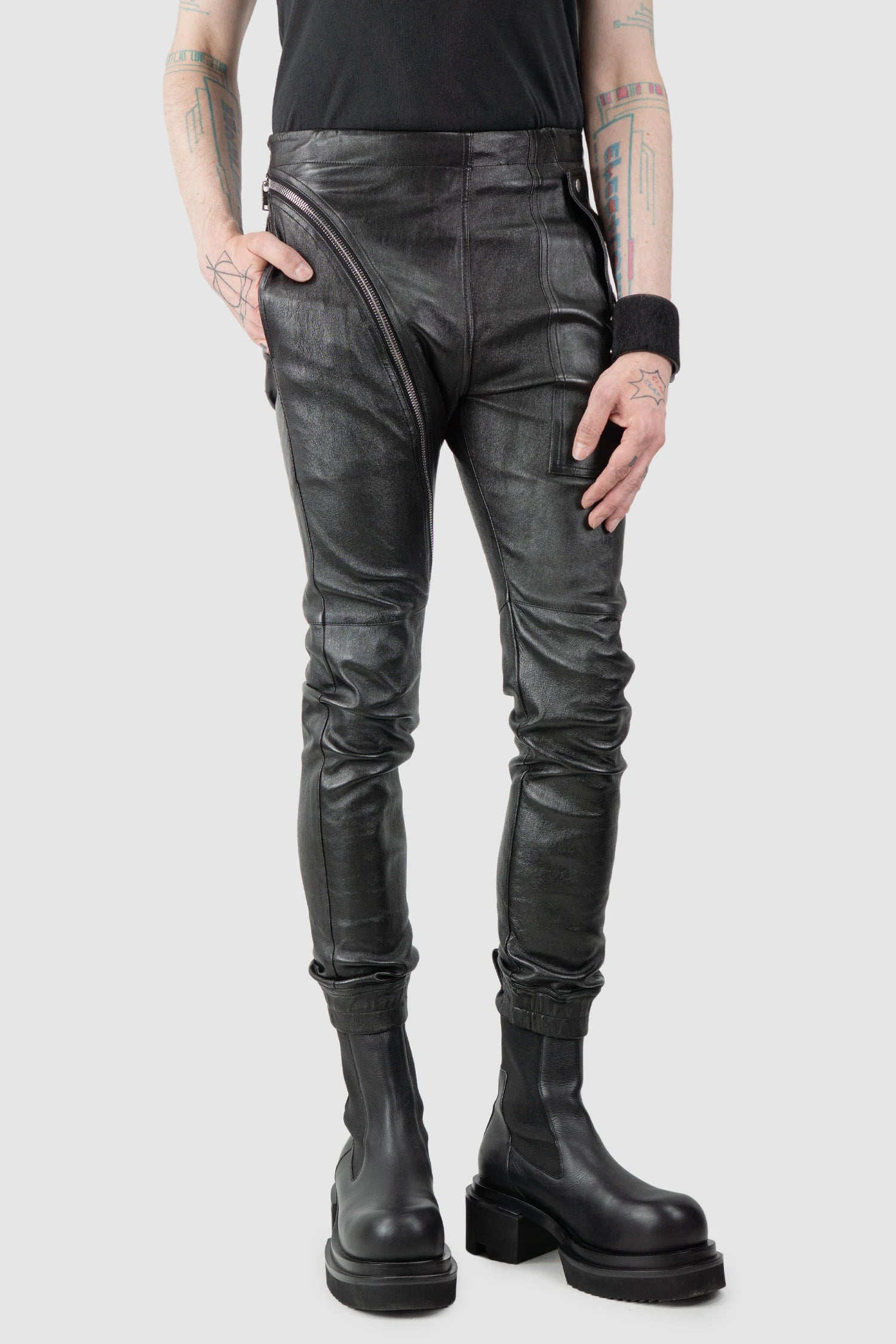 Rick Owens - Black Lamb Leather Air Cut Jeans FW19 "Larry" - model relaxed view Rick Owens - Black Lamb Leather Air Cut Jeans FW19 "Larry" - model relaxed view