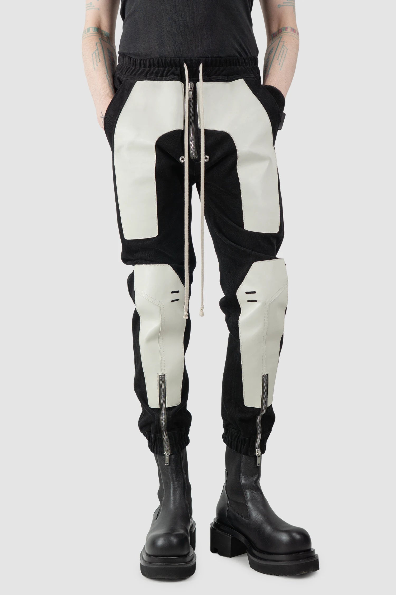 Rick Owens - Black Leather Patch Larry Cargo Joggers FW22 "Strobe" - model relaxed view Rick Owens - Black Leather Patch Larry Cargo Joggers FW22 "Strobe" - model relaxed view