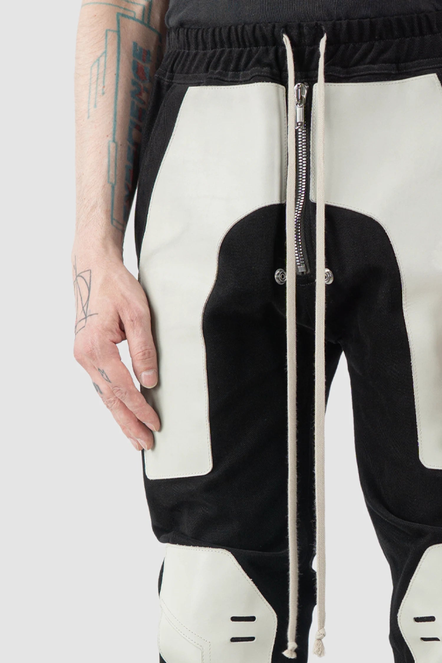 Rick Owens - Black Leather Patch Larry Cargo Joggers FW22 "Strobe" - waist detail view Rick Owens - Black Leather Patch Larry Cargo Joggers FW22 "Strobe" - waist detail view